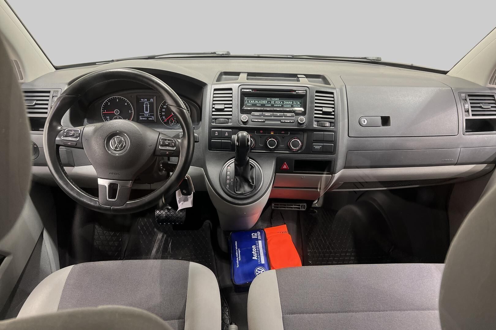 Volkswagen Transporter iso kuva 10