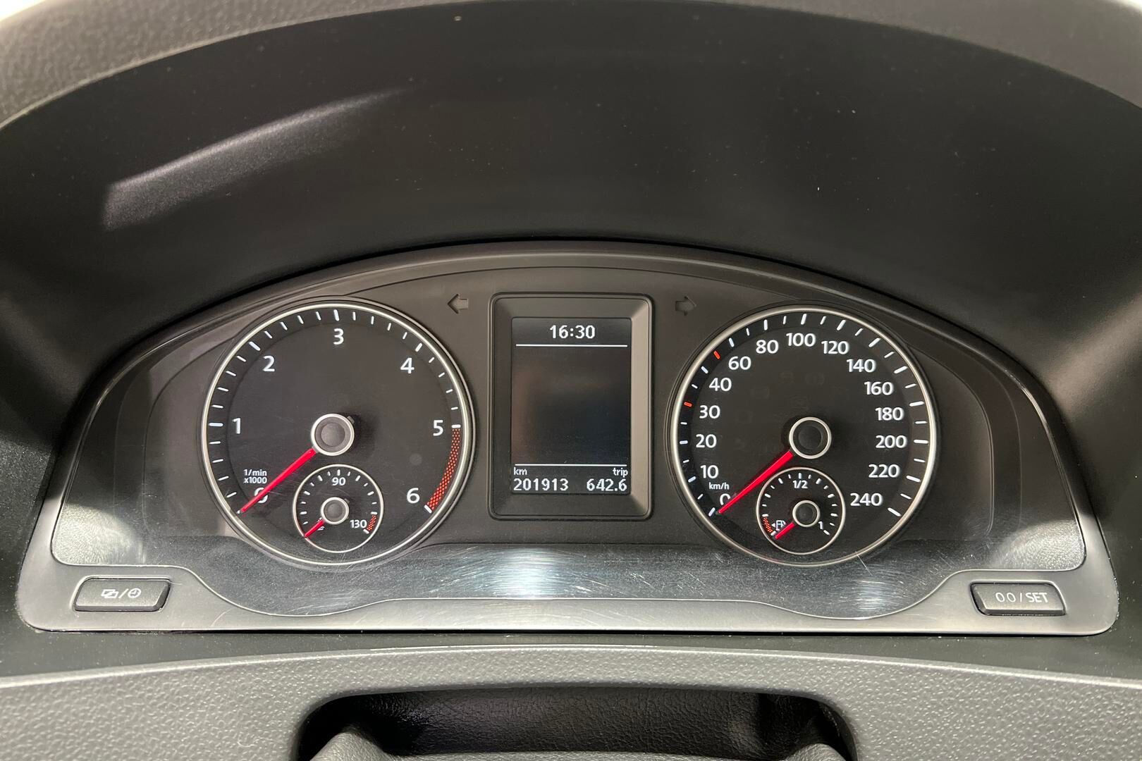 Volkswagen Transporter iso kuva 13