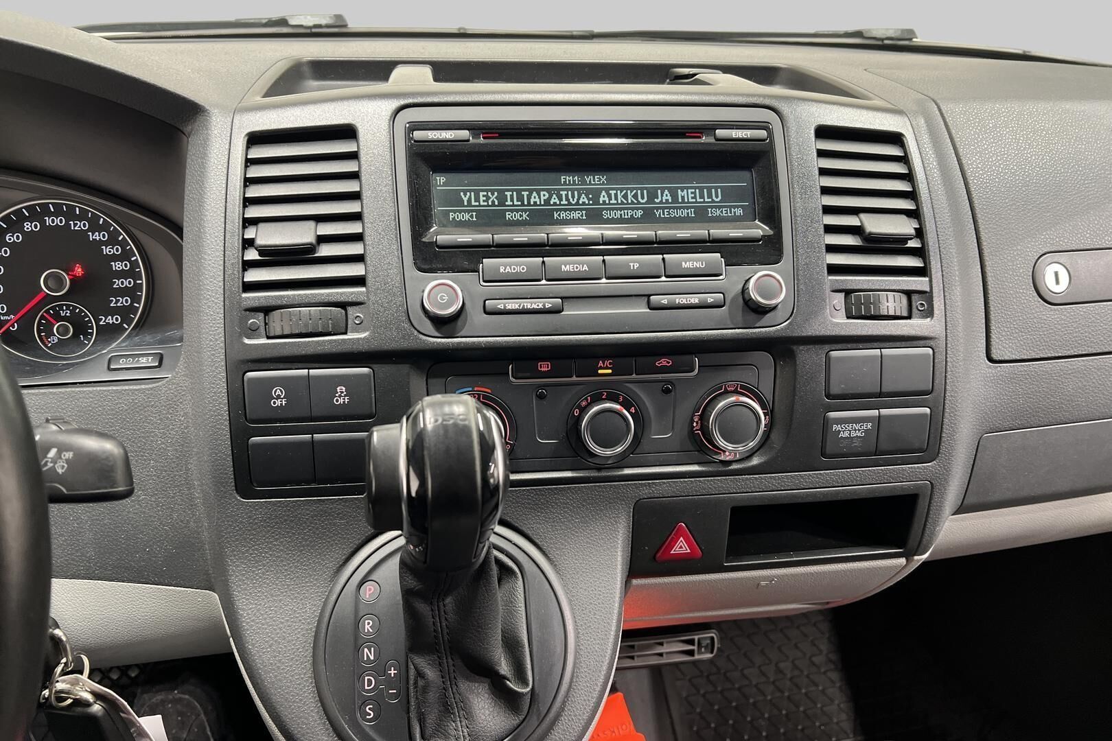 Volkswagen Transporter iso kuva 14