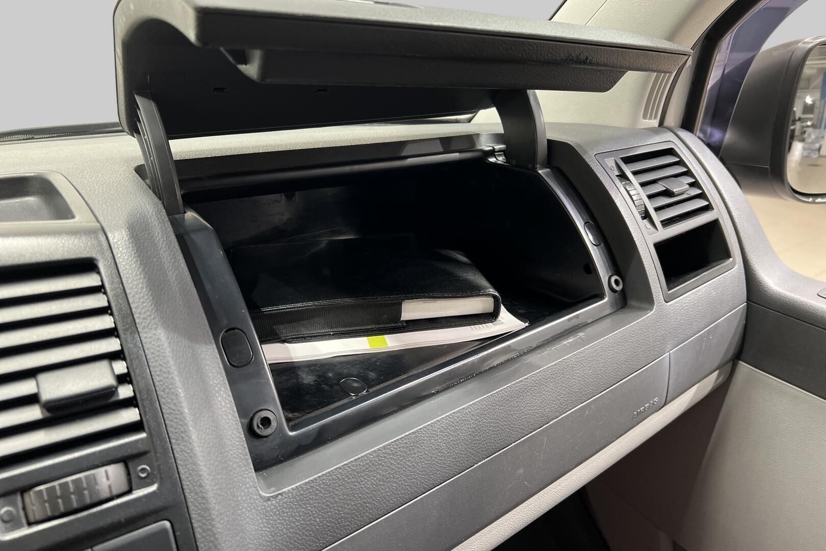 Volkswagen Transporter iso kuva 15