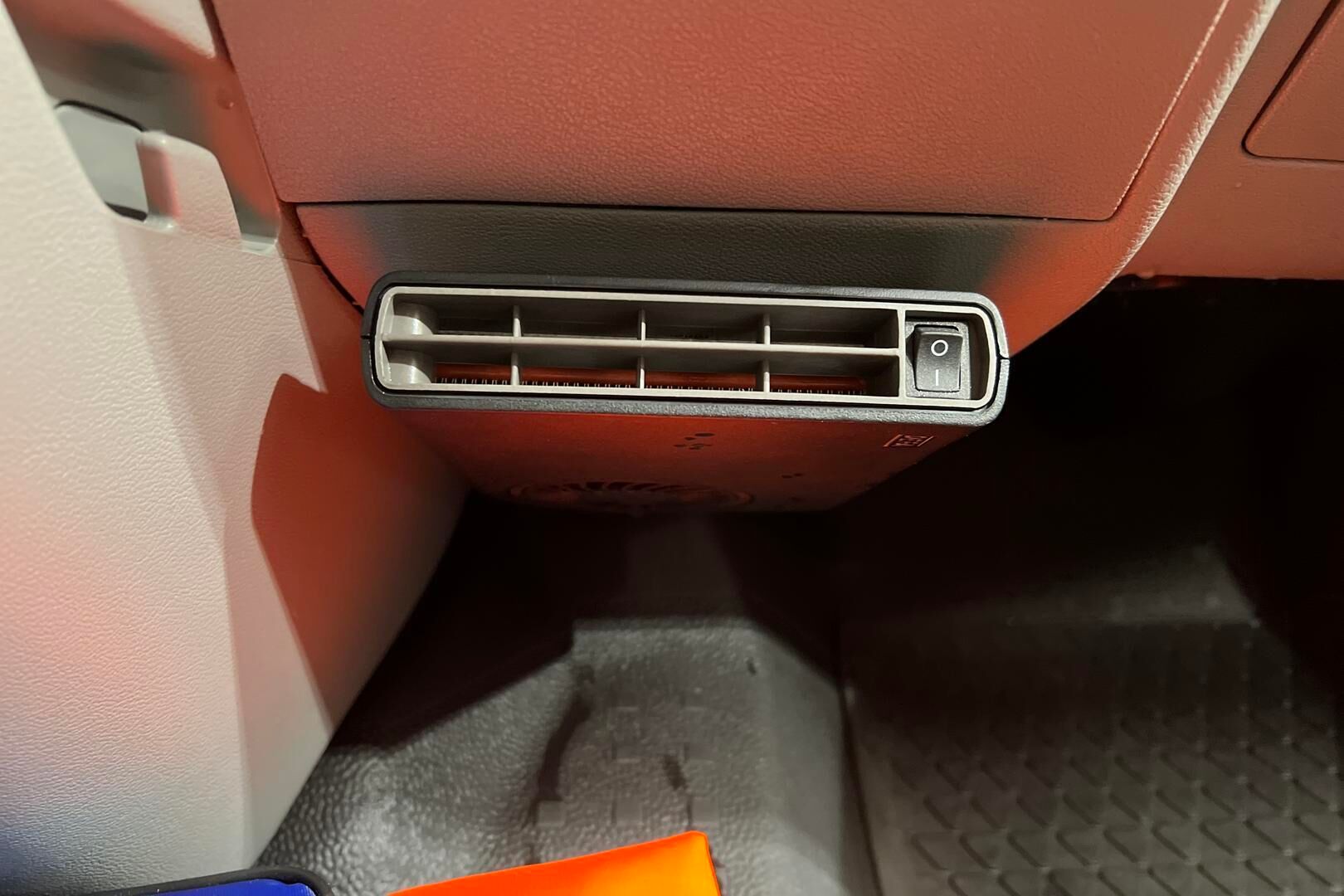 Volkswagen Transporter iso kuva 17