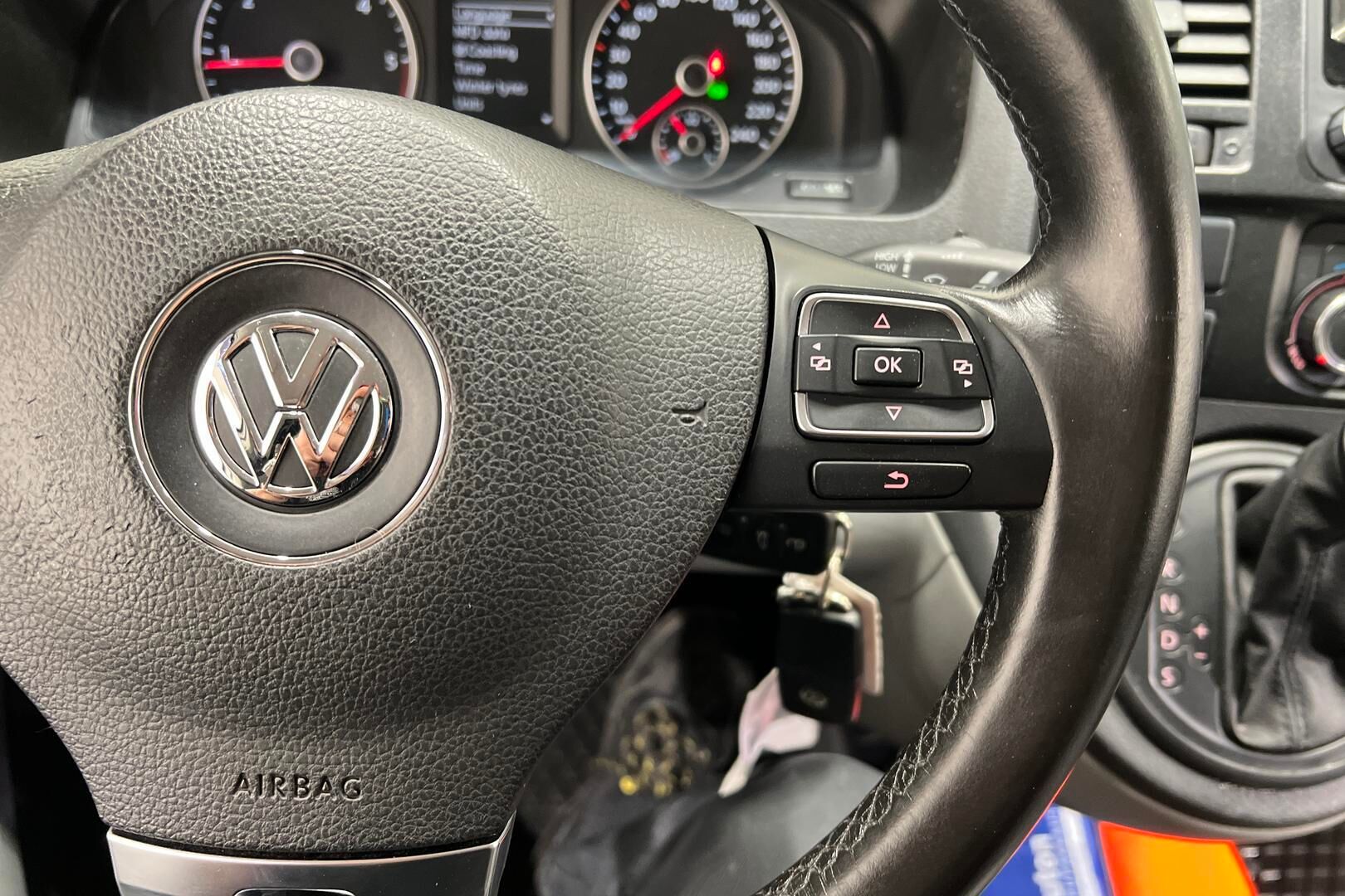 Volkswagen Transporter iso kuva 18