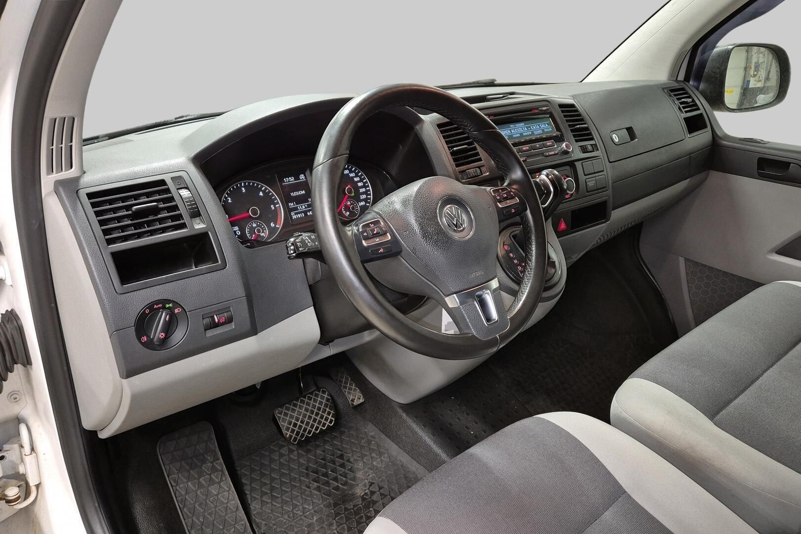 Volkswagen Transporter iso kuva 8