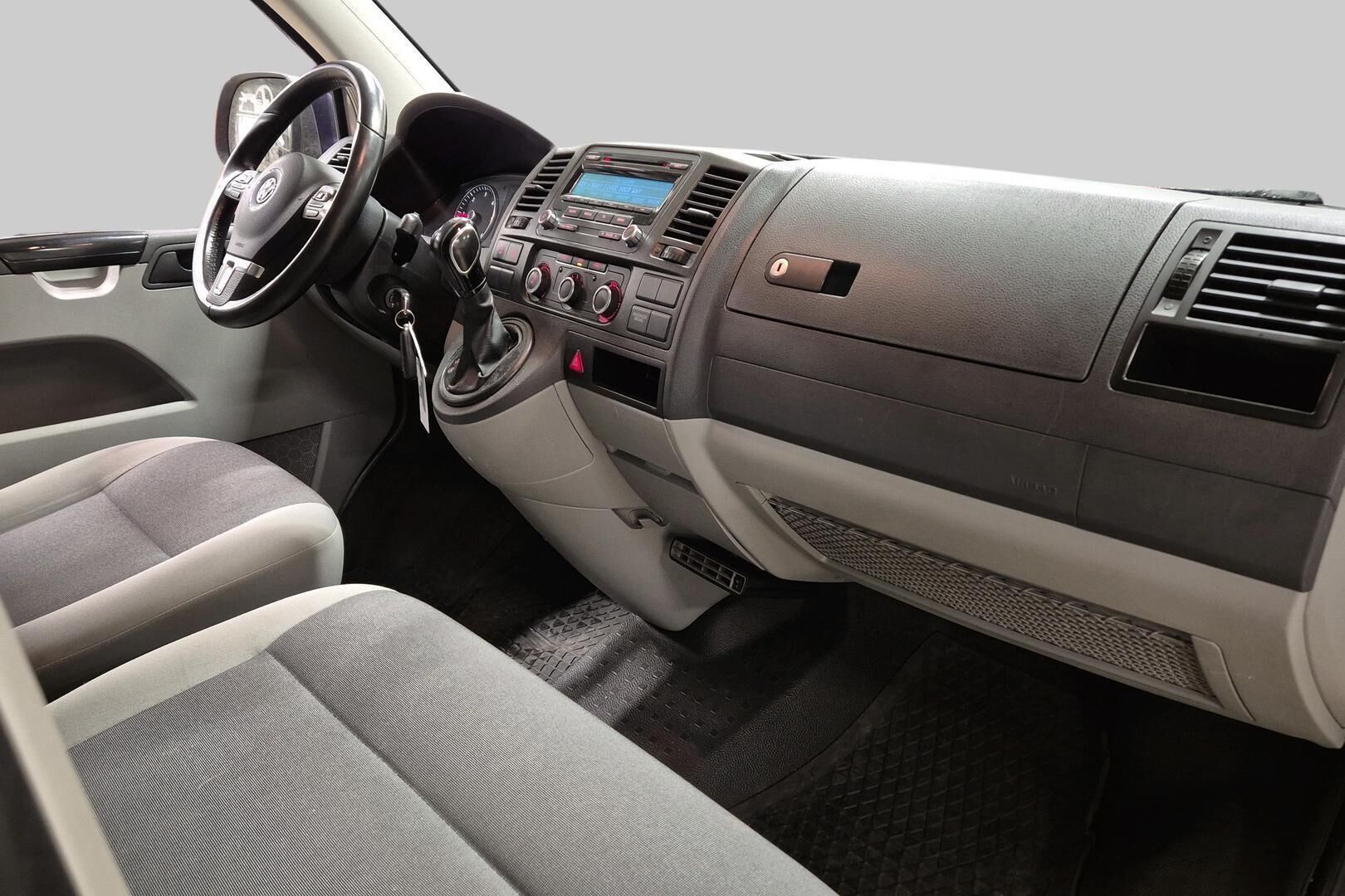 Volkswagen Transporter iso kuva 2