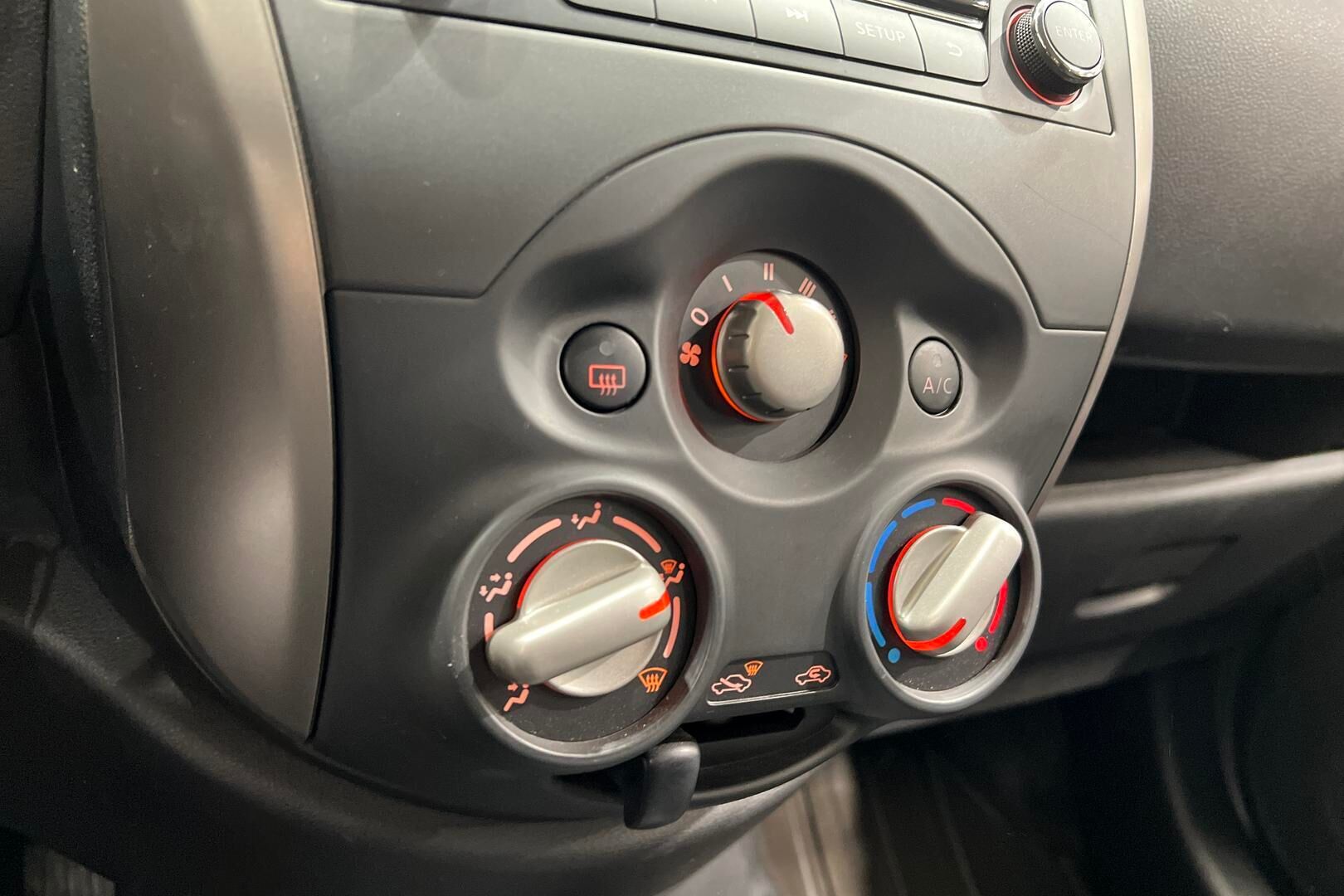 Nissan Micra iso kuva 16