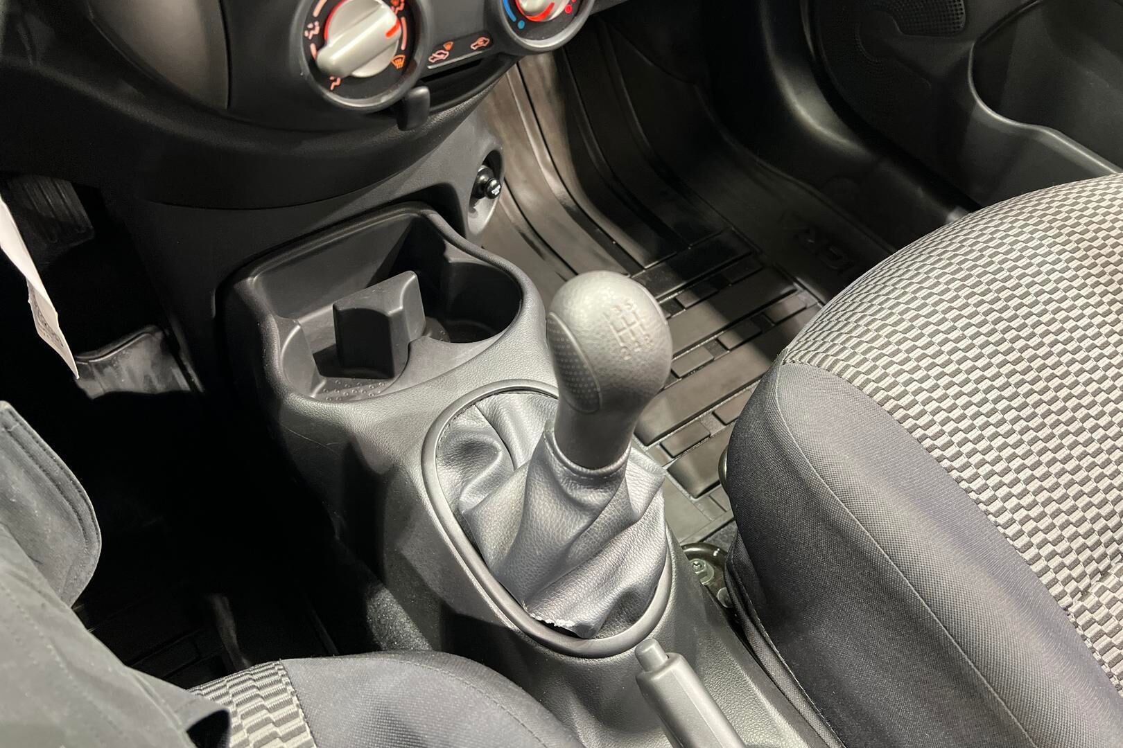 Nissan Micra iso kuva 17