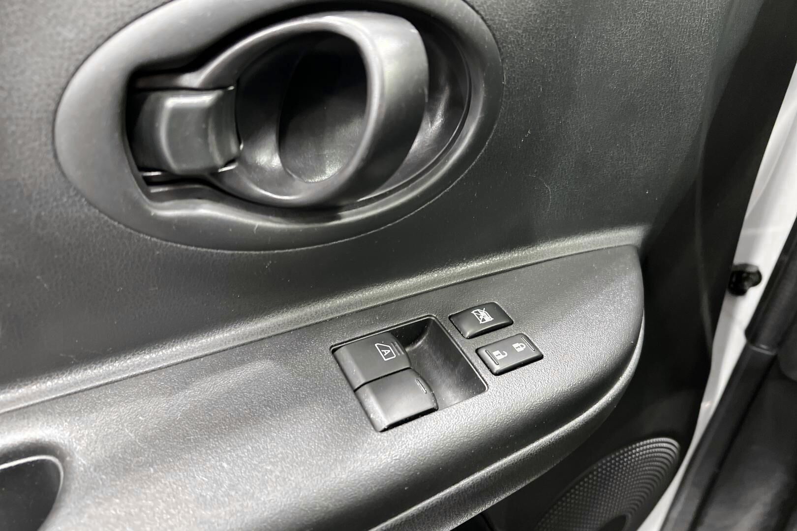 Nissan Micra iso kuva 21