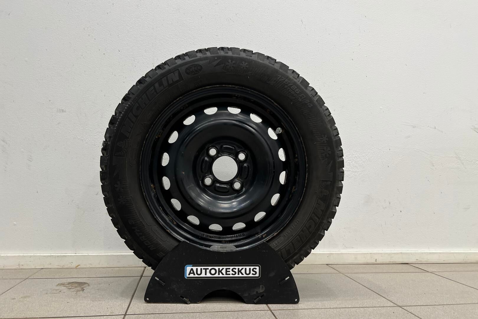 Nissan Micra iso kuva 23