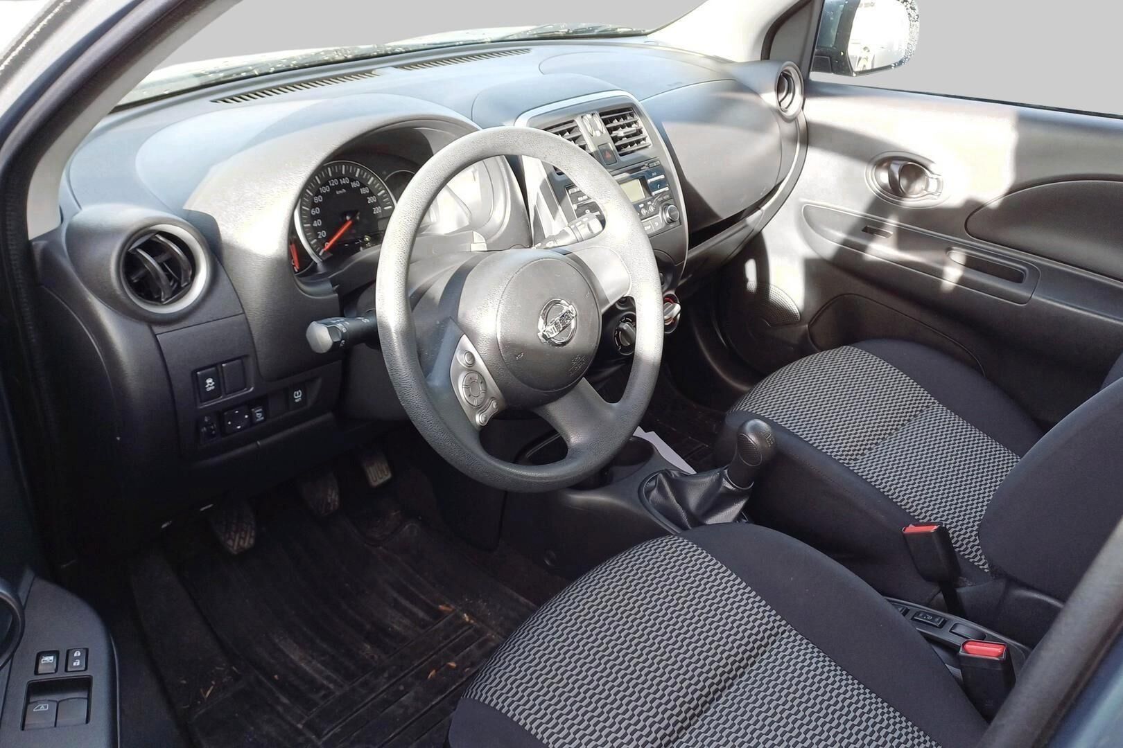 Nissan Micra iso kuva 2
