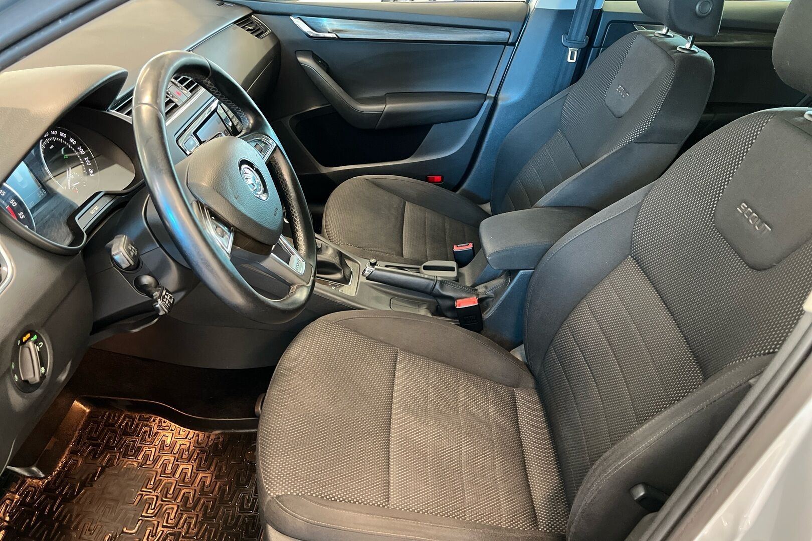 Skoda Octavia iso kuva 7