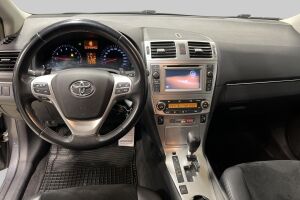 Toyota Avensis esikatselu 8