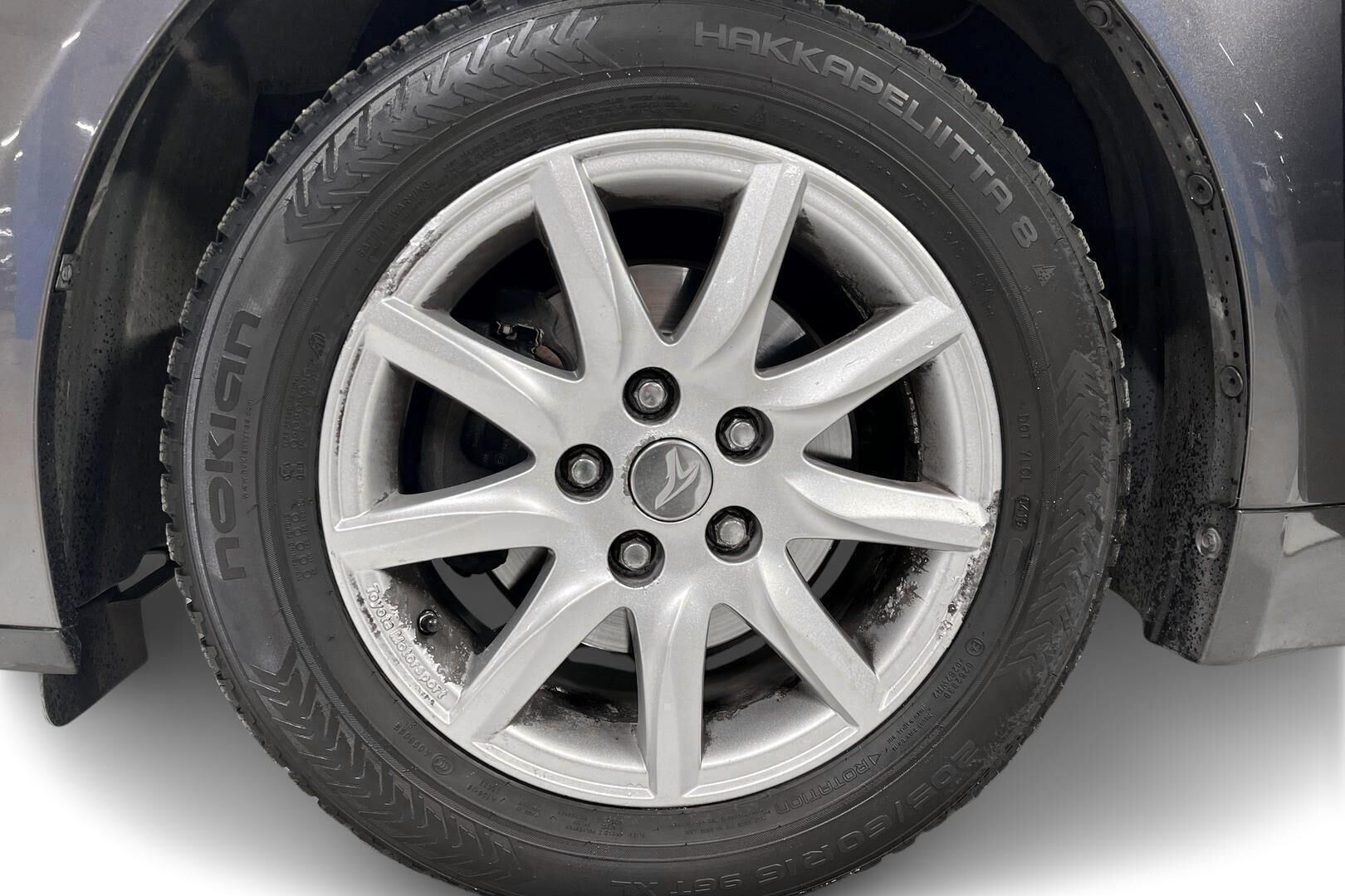 Toyota Avensis iso kuva 10