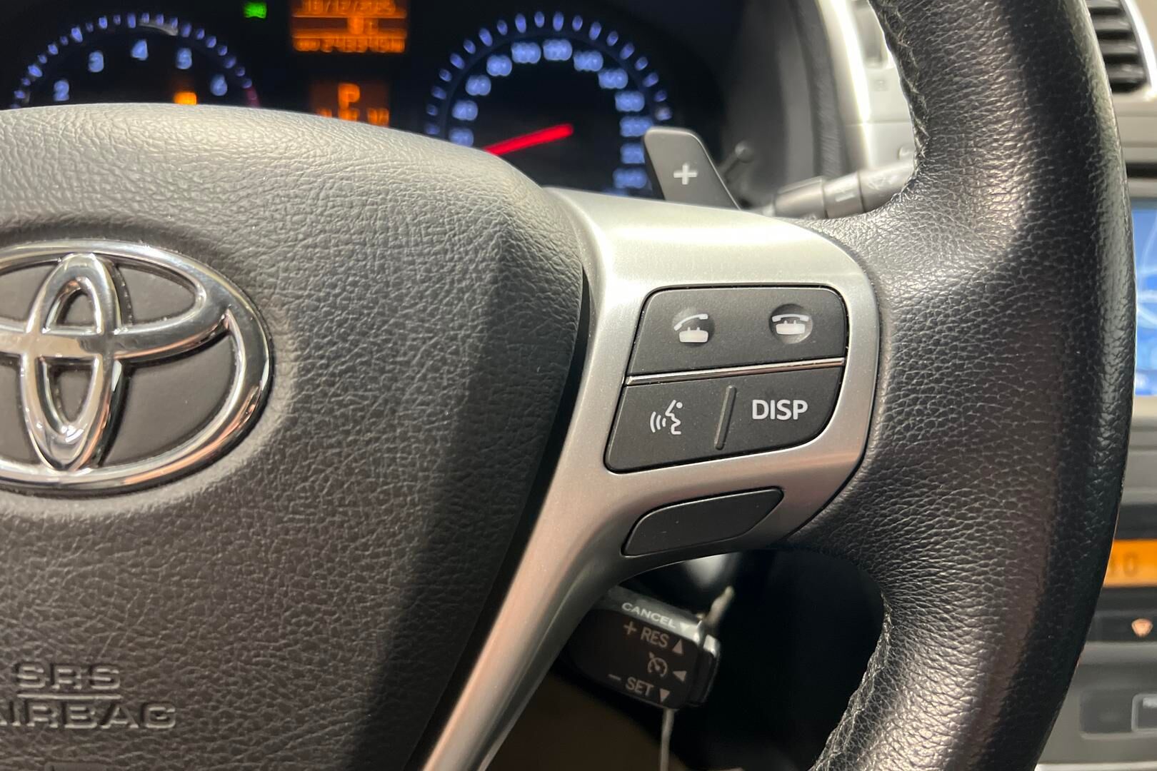 Toyota Avensis iso kuva 14