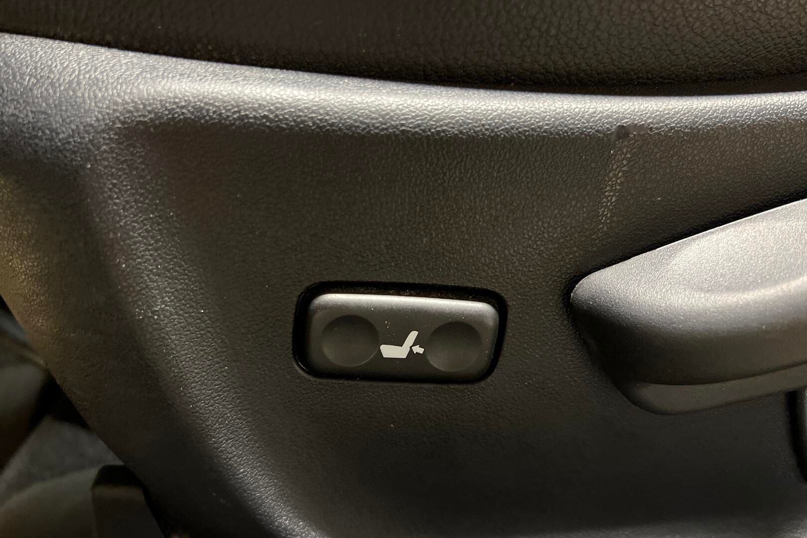 Toyota Avensis iso kuva 16