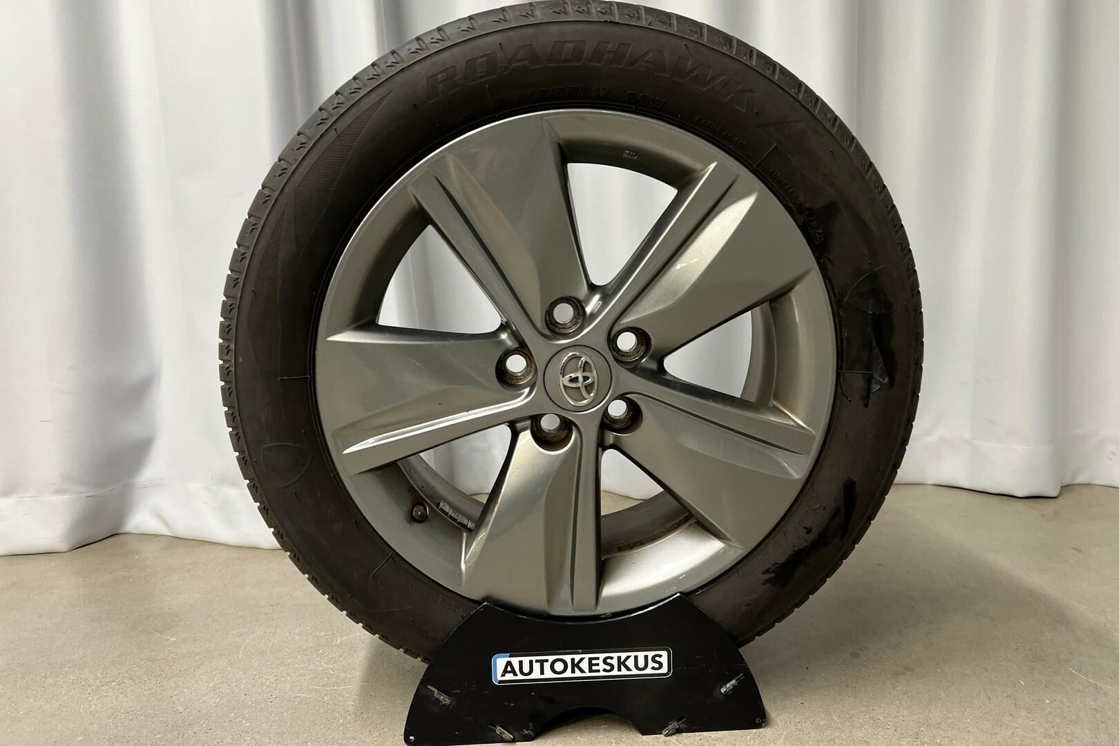 Toyota Avensis iso kuva 17