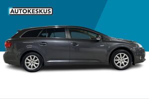 Toyota Avensis esikatselu 3