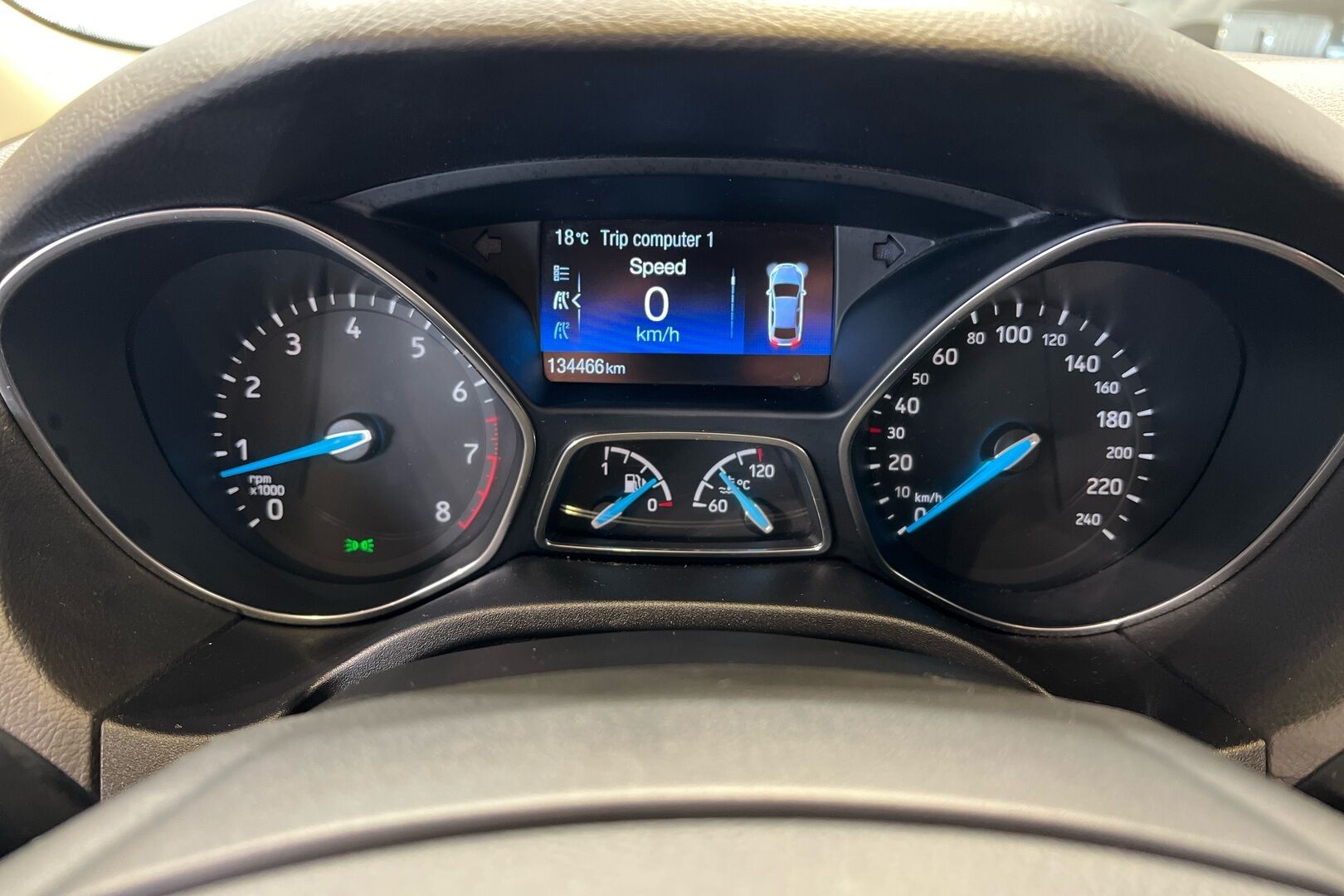 Ford Focus iso kuva 8