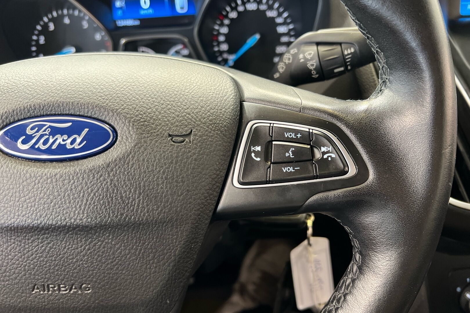 Ford Focus iso kuva 12