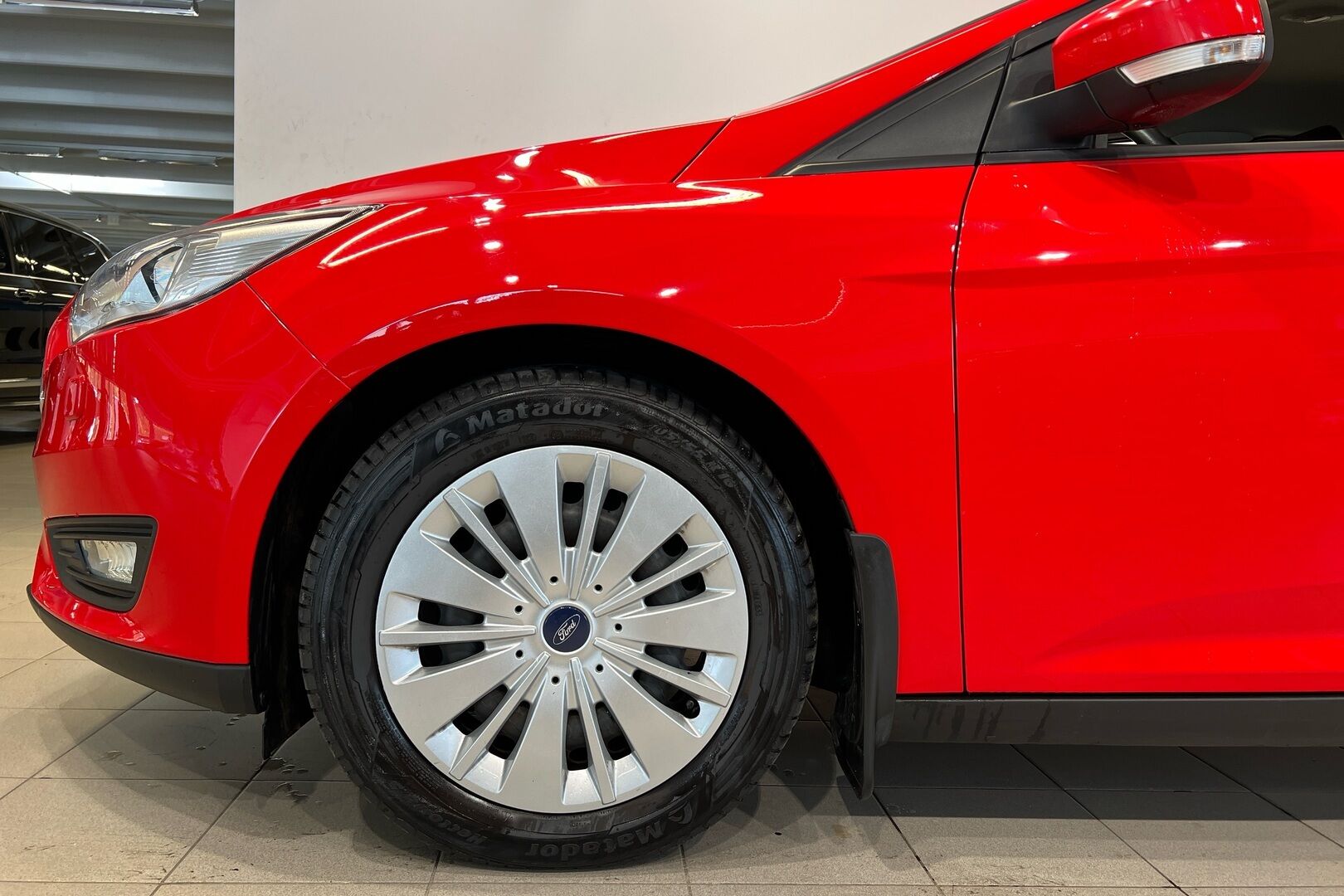 Ford Focus iso kuva 21