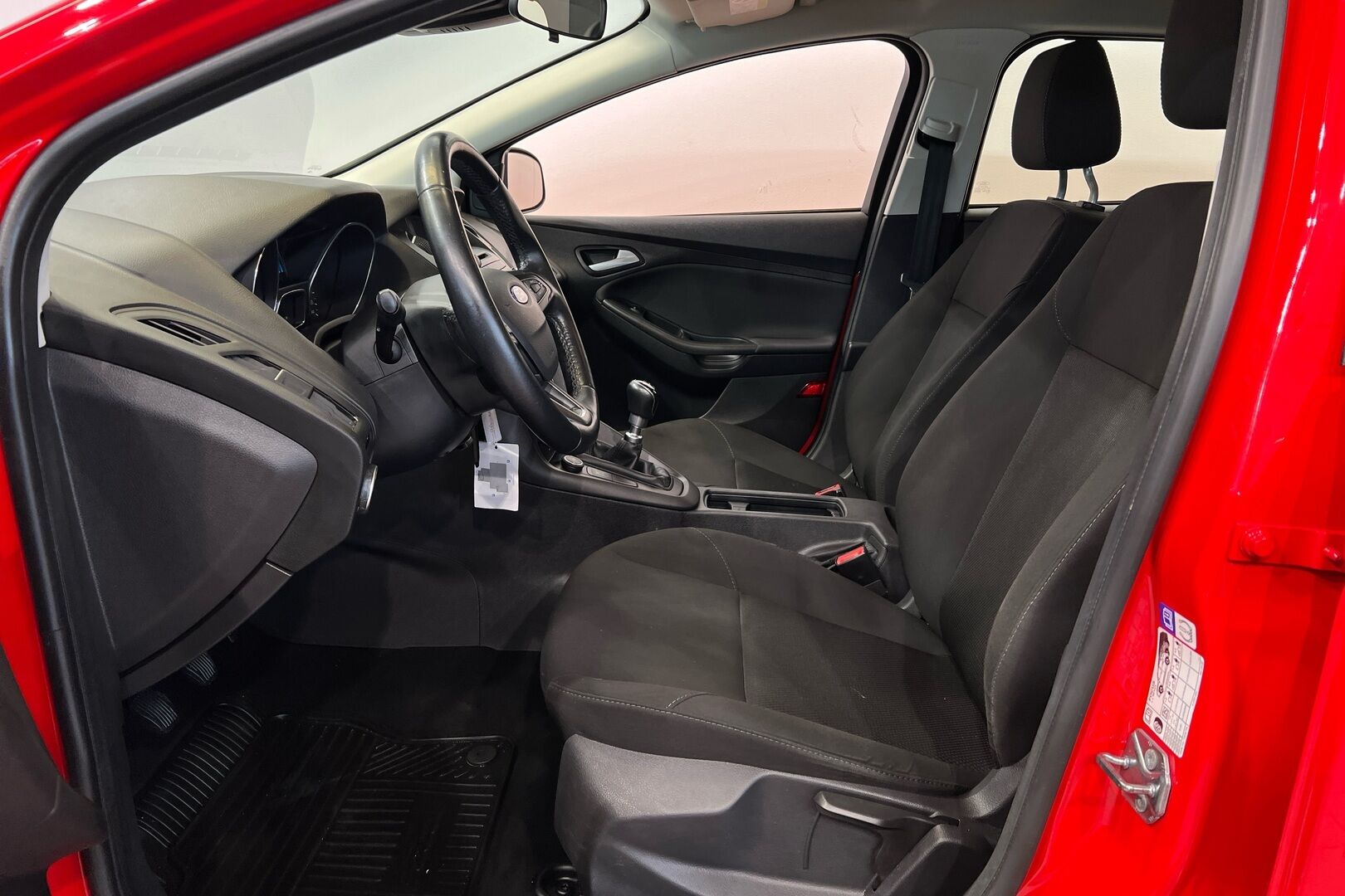 Ford Focus iso kuva 4