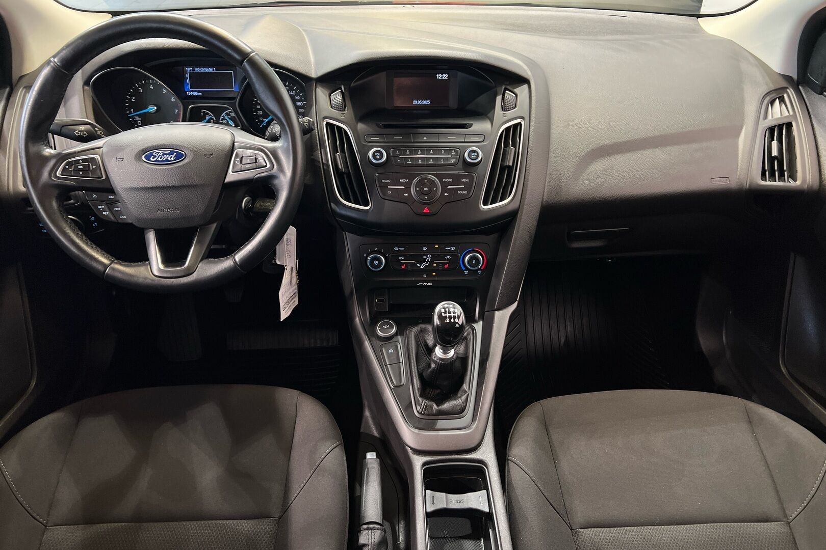 Ford Focus iso kuva 6