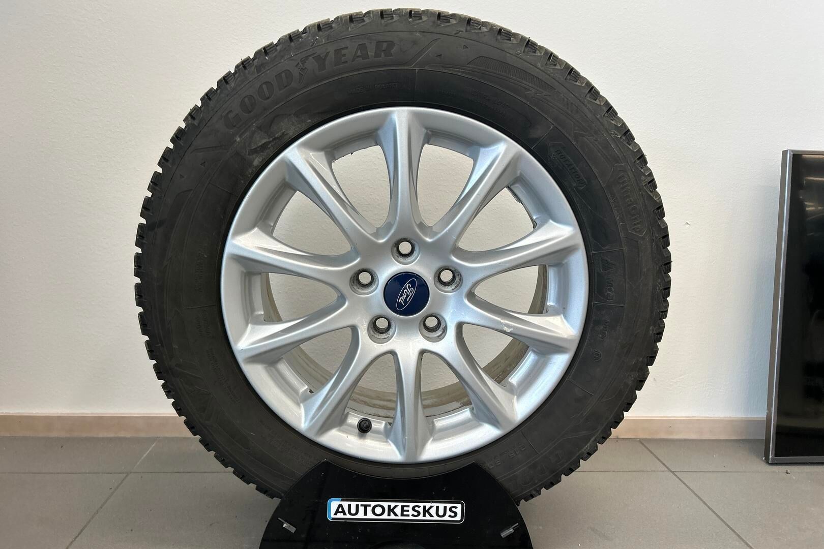 Ford Mondeo iso kuva 14