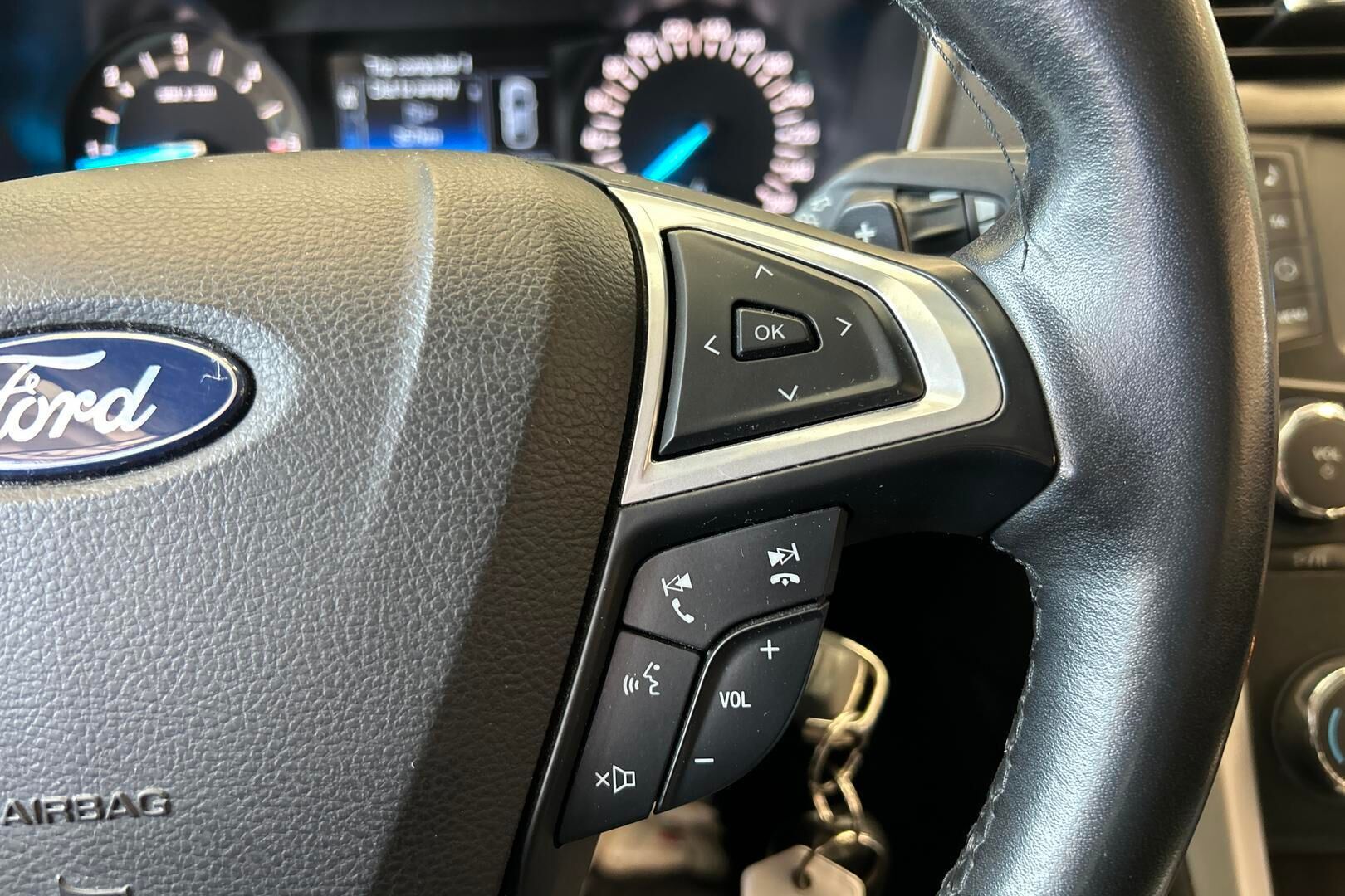 Ford Mondeo iso kuva 16