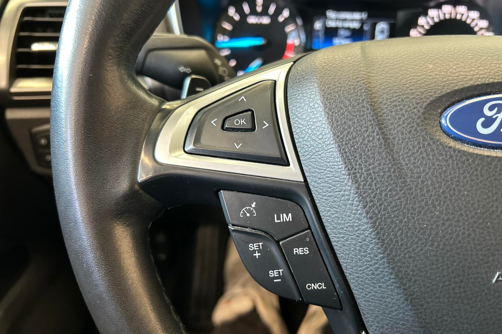 Ford Mondeo iso kuva 17