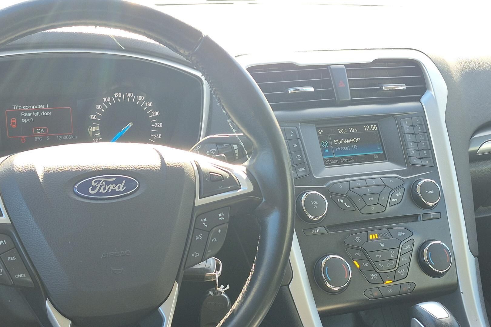 Ford Mondeo iso kuva 2