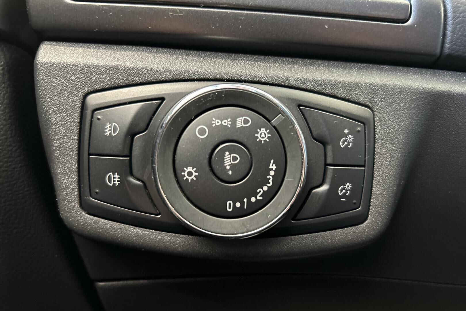Ford Mondeo iso kuva 20