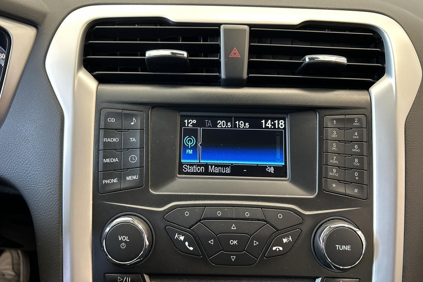 Ford Mondeo iso kuva 22
