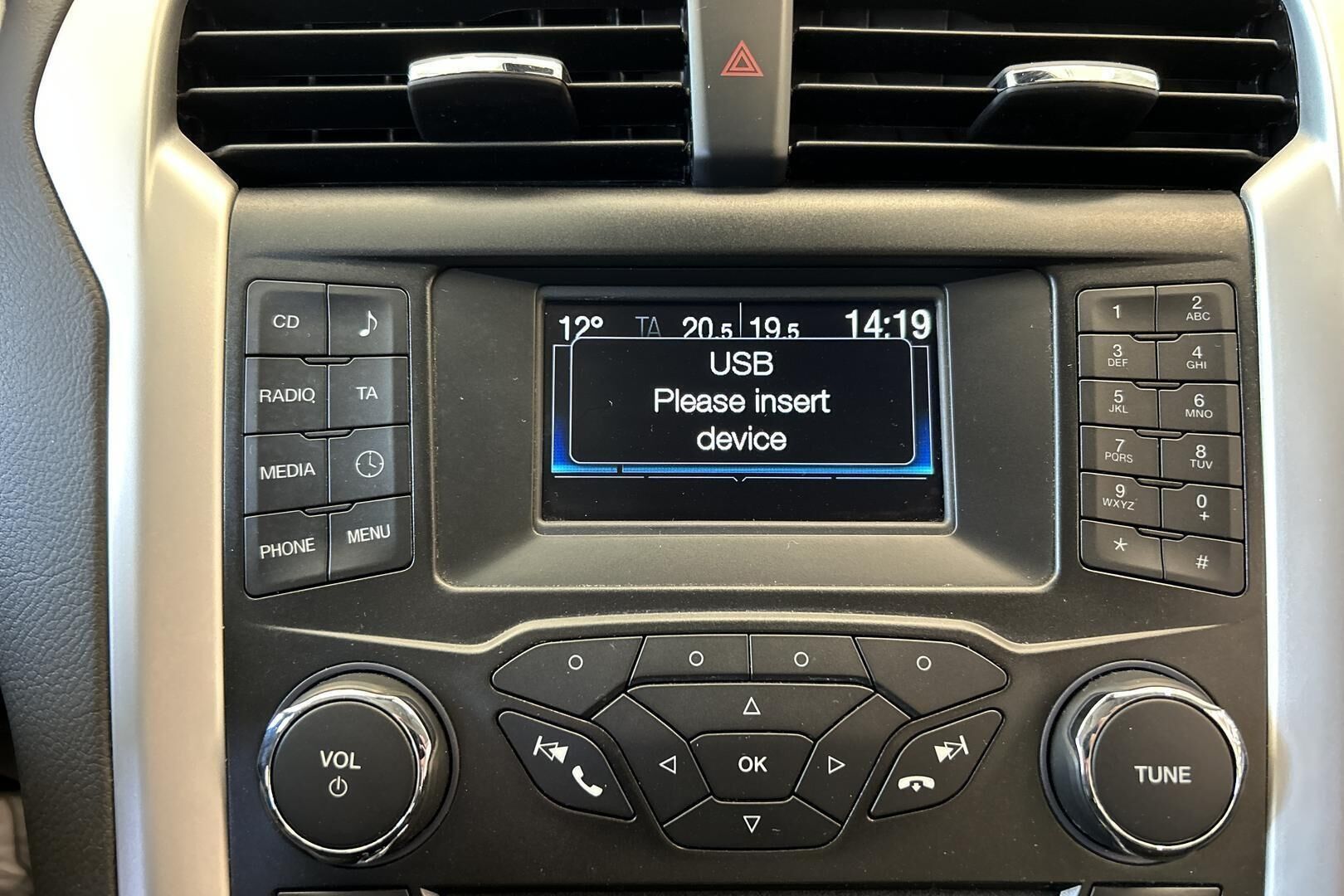 Ford Mondeo iso kuva 27