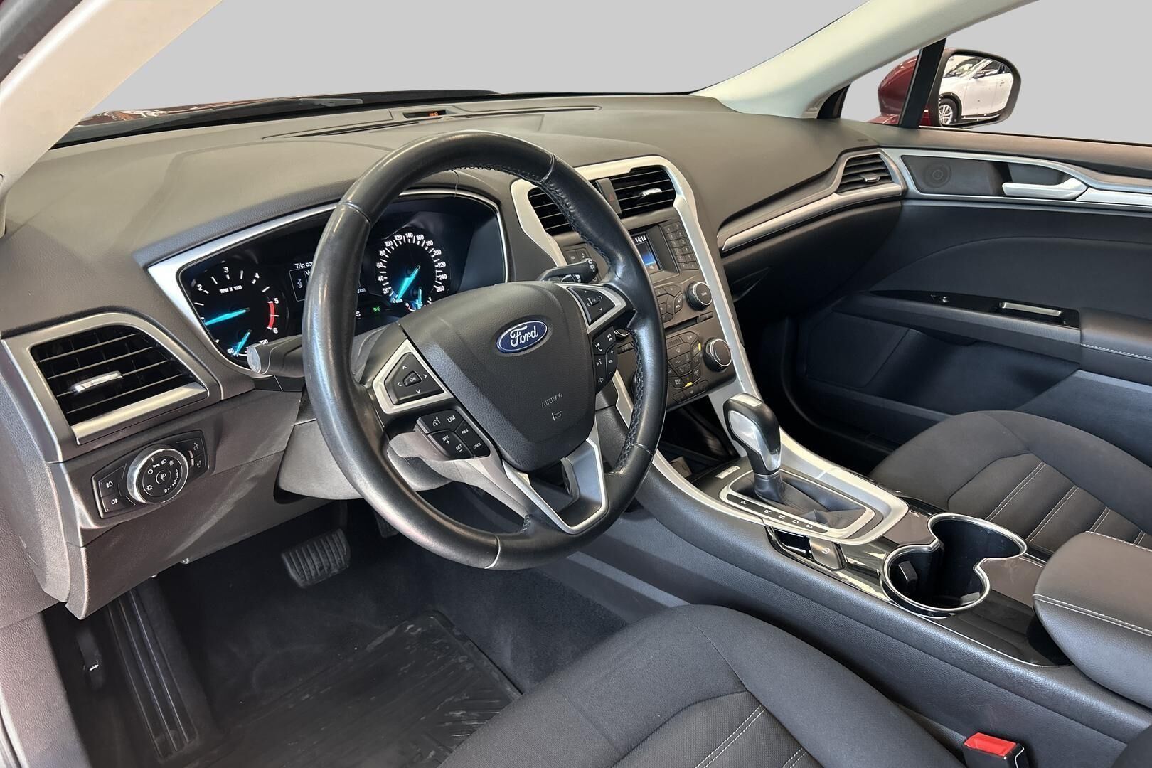 Ford Mondeo iso kuva 9
