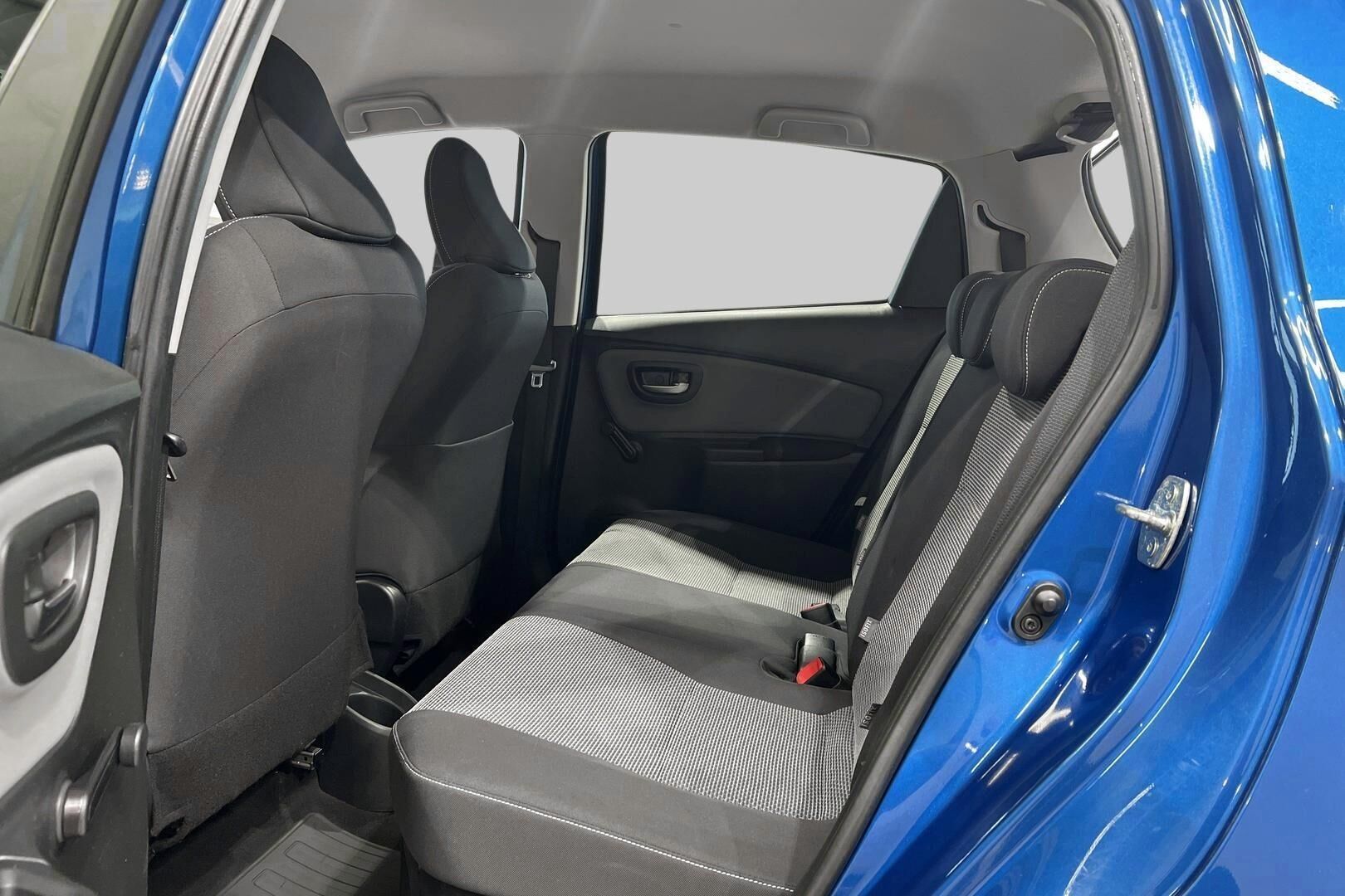 Toyota Yaris iso kuva 10