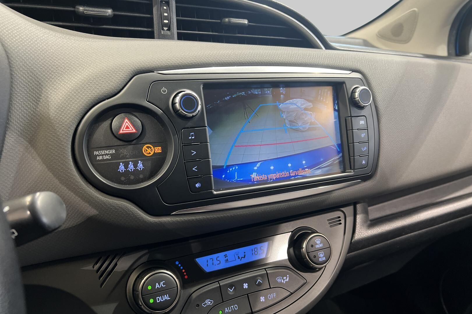 Toyota Yaris iso kuva 16