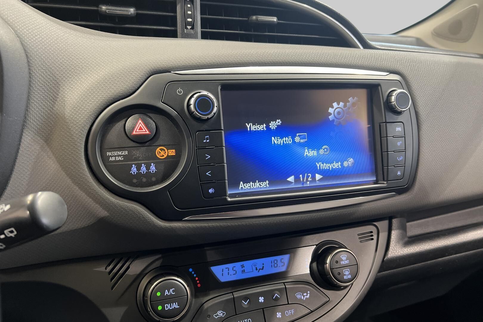 Toyota Yaris iso kuva 17