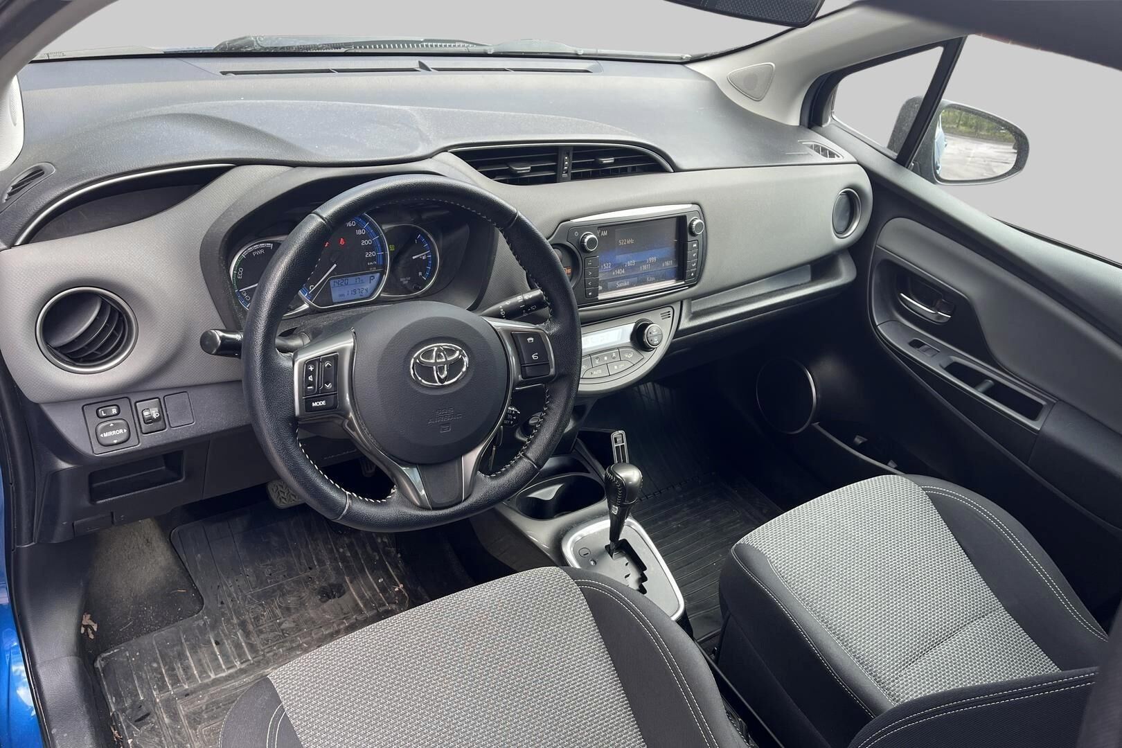 Toyota Yaris iso kuva 1