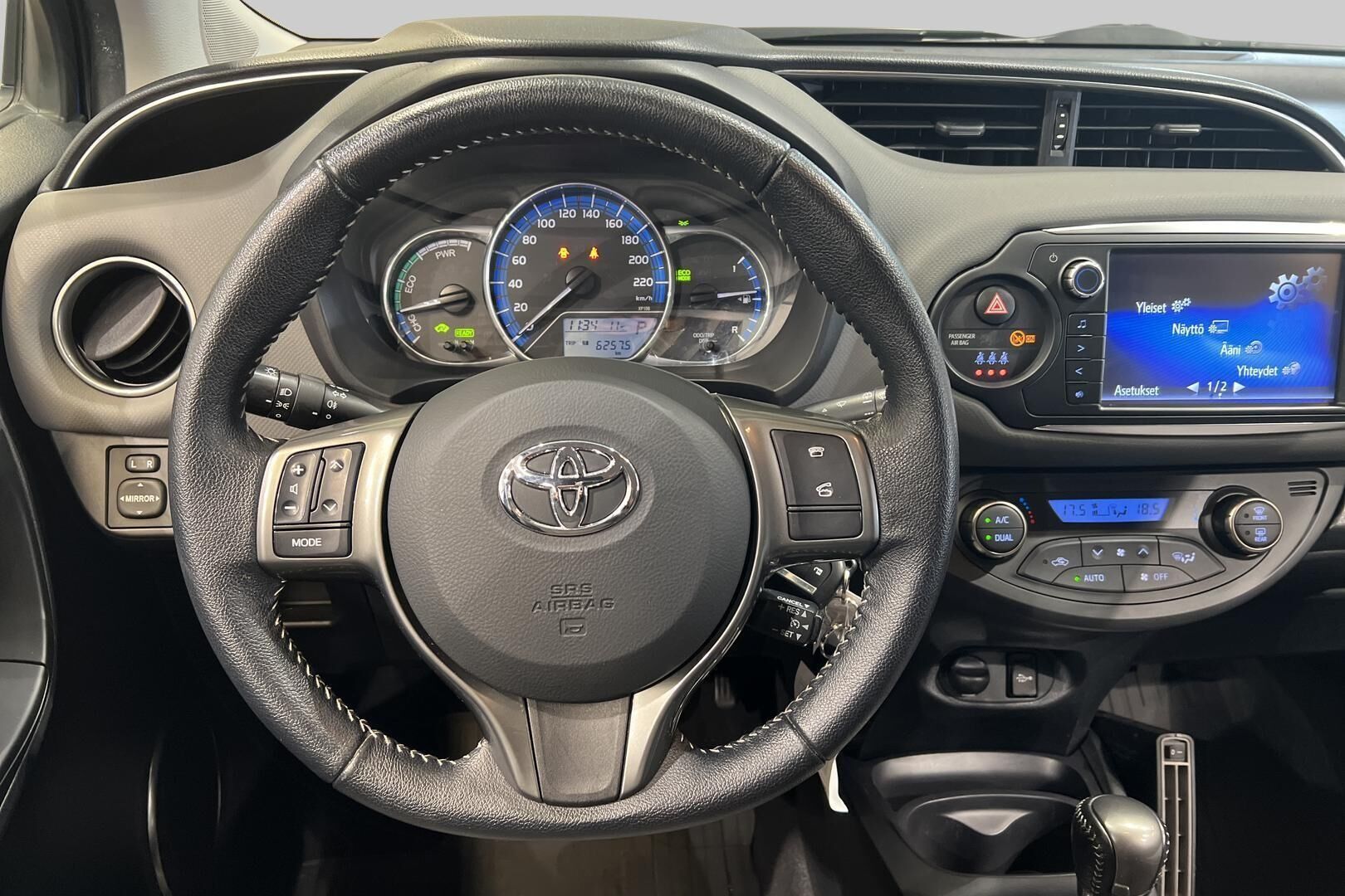 Toyota Yaris iso kuva 28