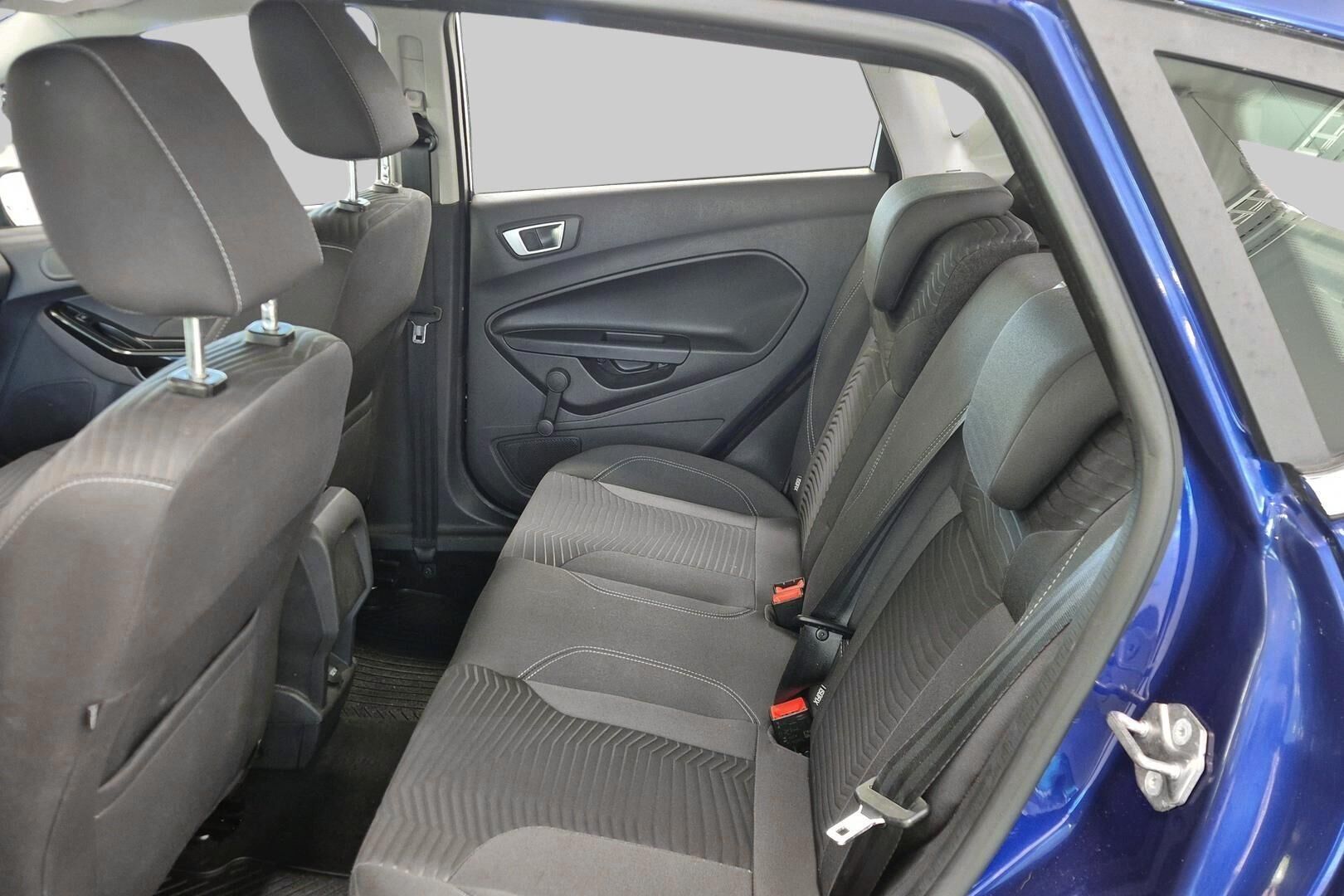 Ford Fiesta iso kuva 6