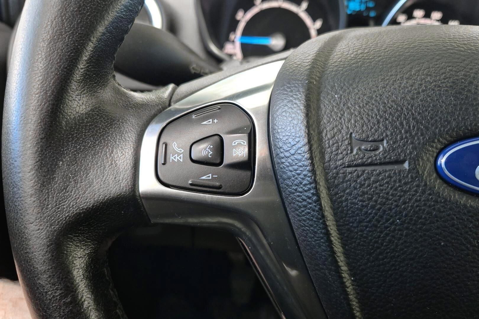 Ford Fiesta iso kuva 14