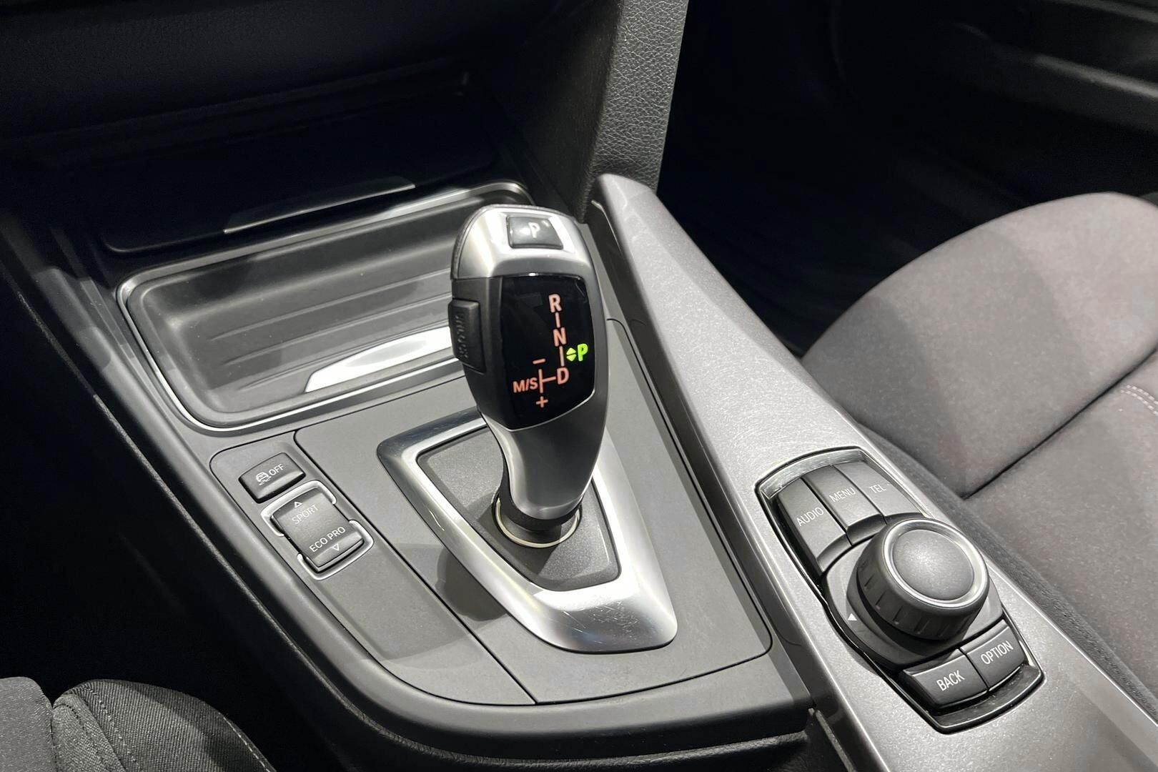 BMW 3-sarja iso kuva 10
