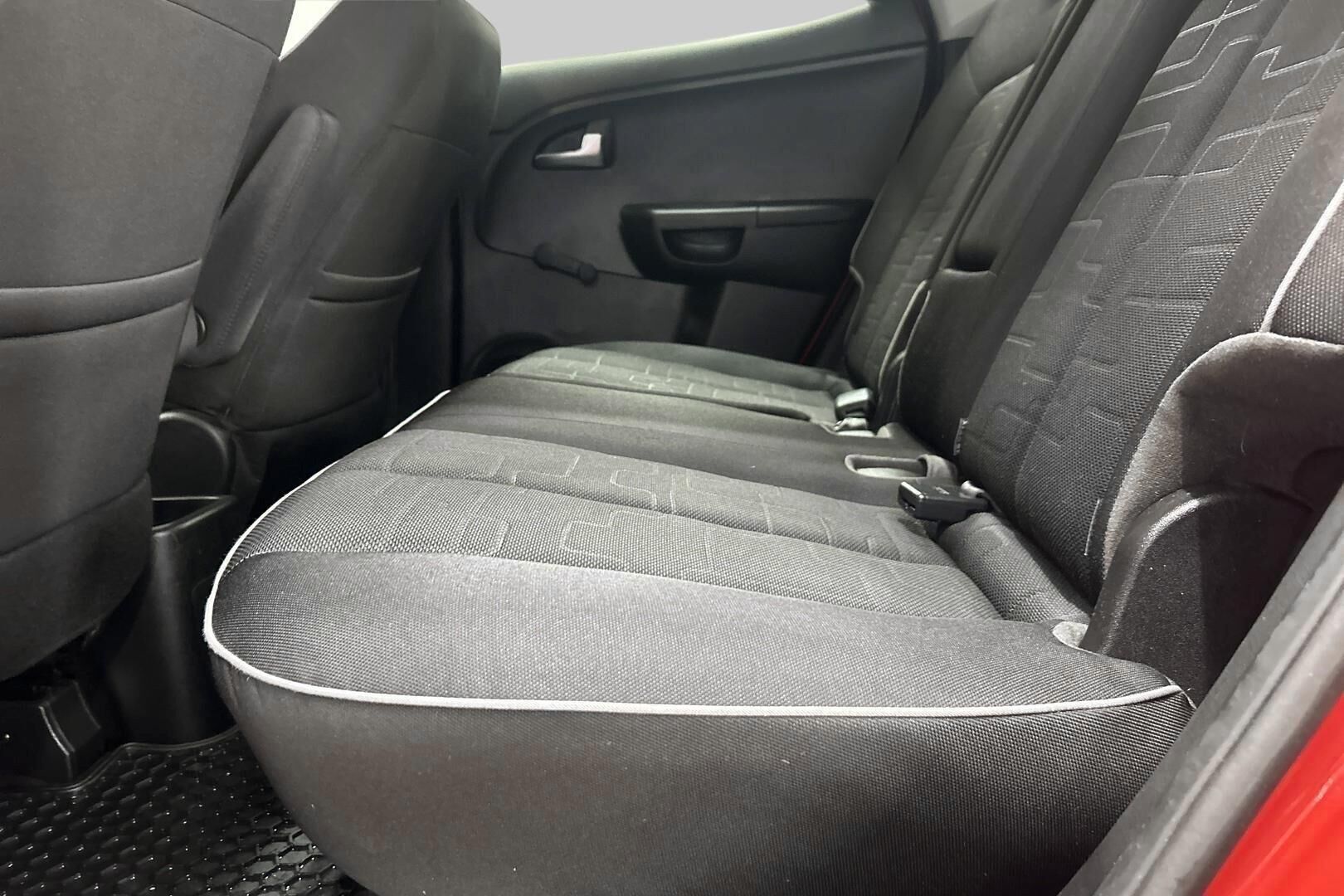 Kia Venga iso kuva 10