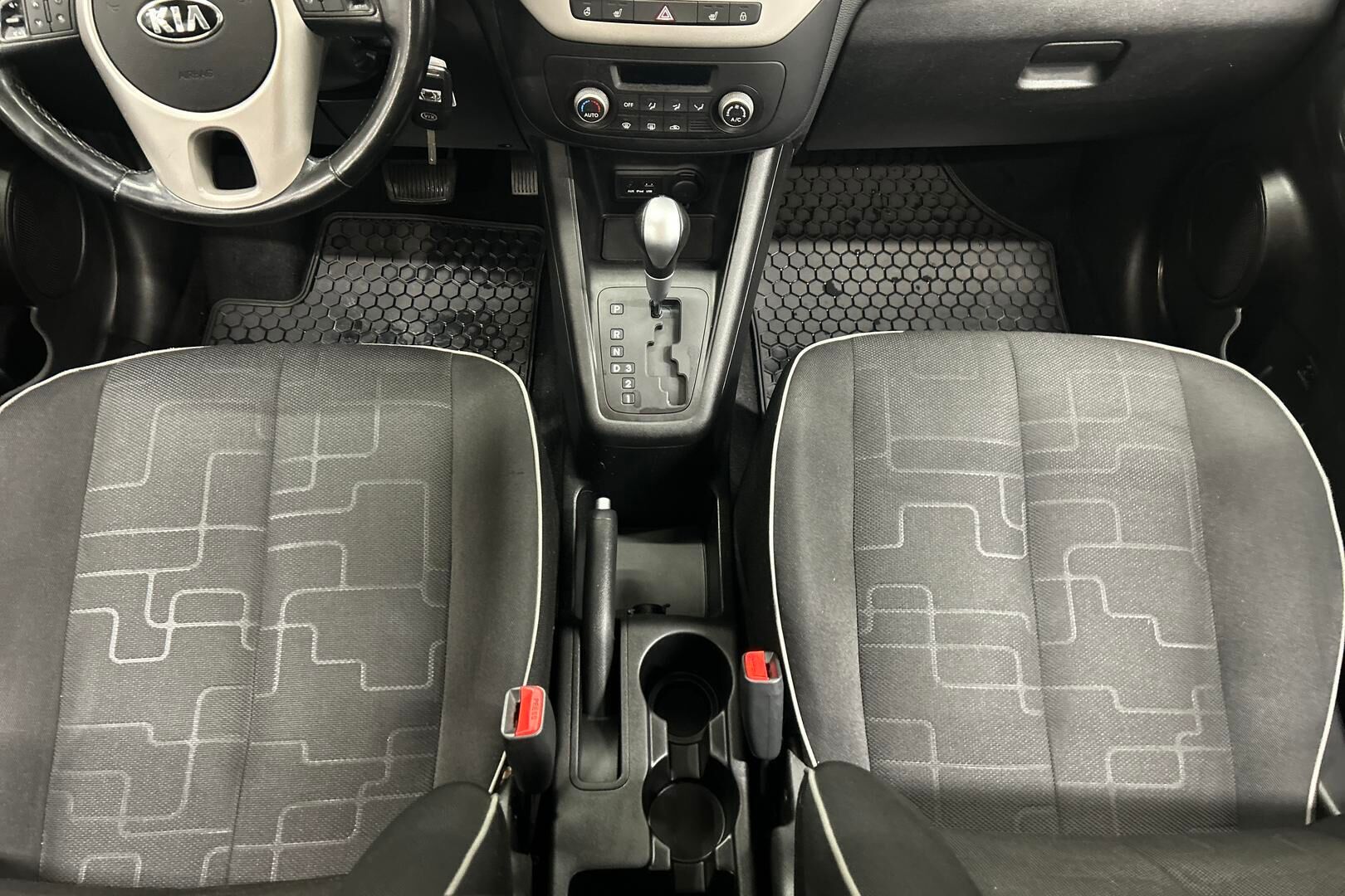 Kia Venga iso kuva 24