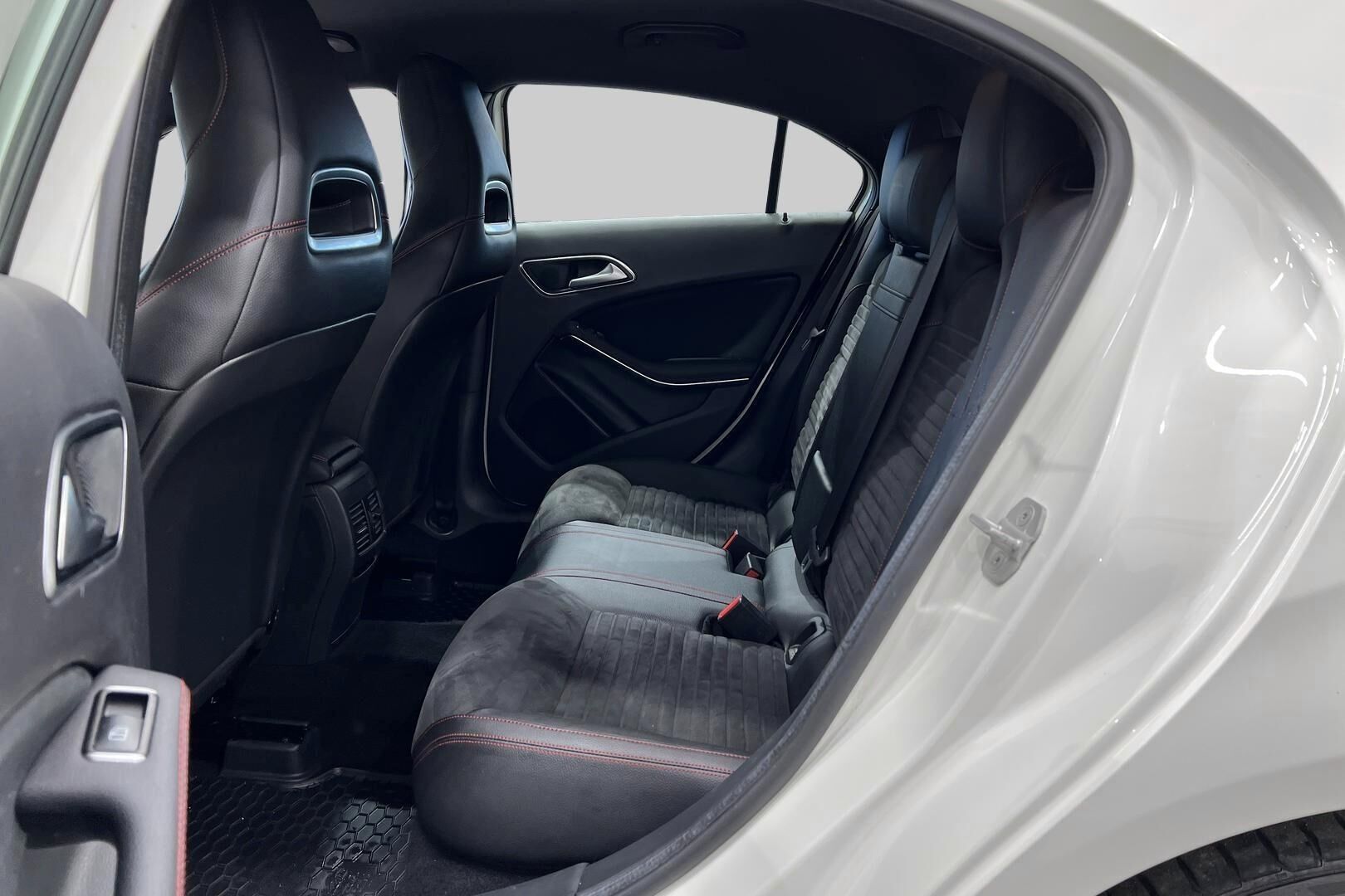 Mercedes-Benz A iso kuva 10