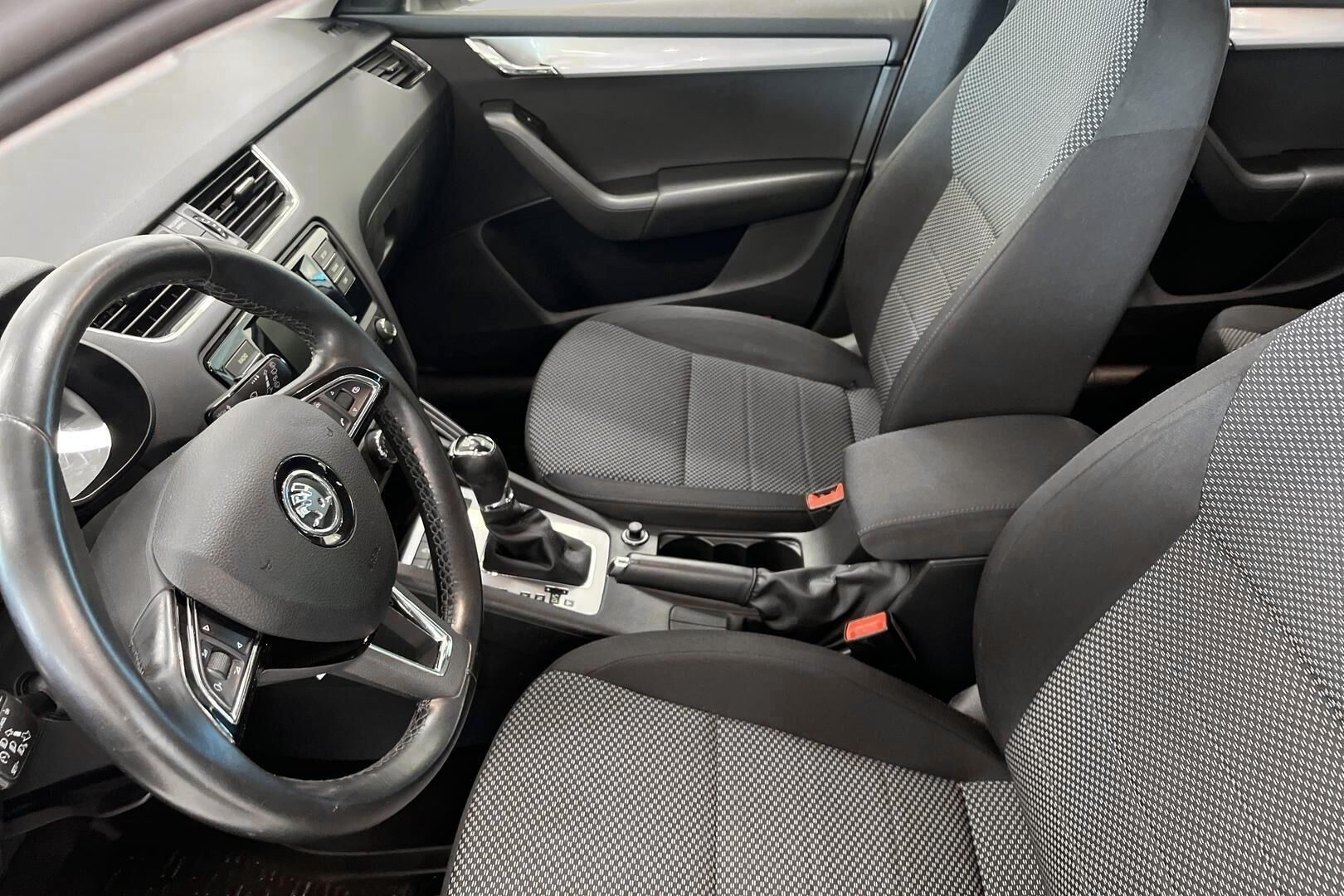 Skoda Octavia iso kuva 9