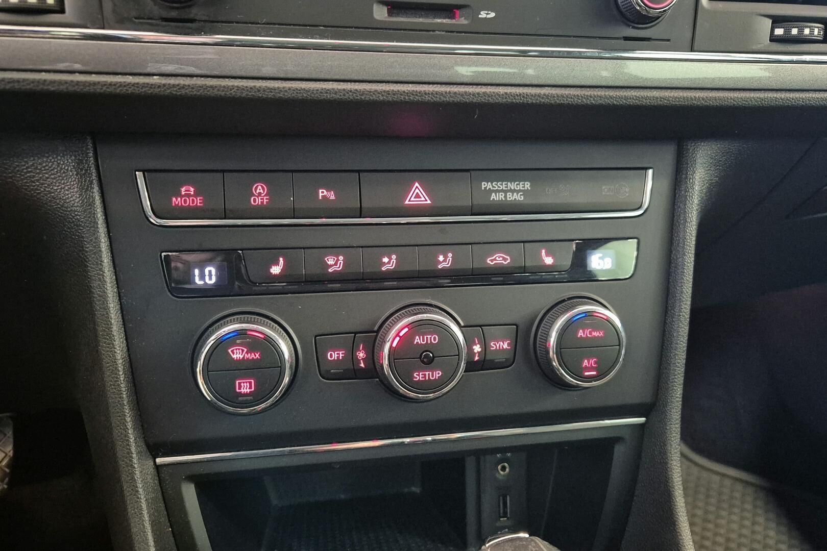 Seat Leon iso kuva 8