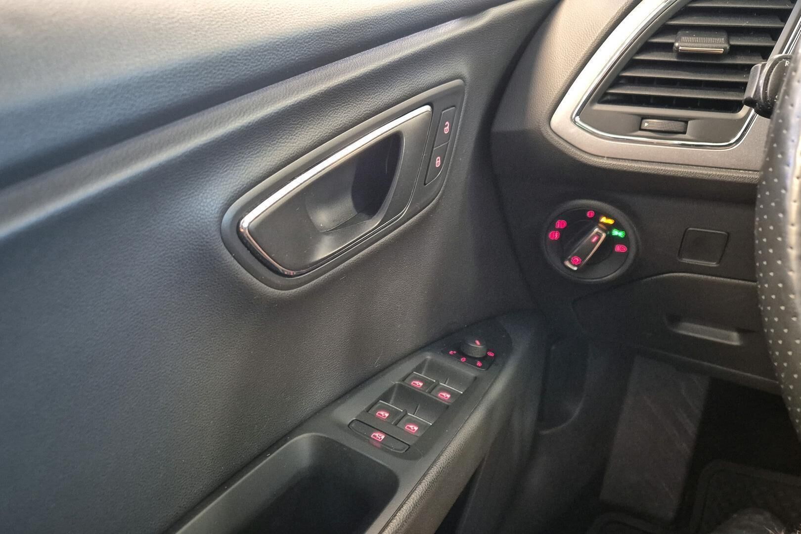 Seat Leon iso kuva 22