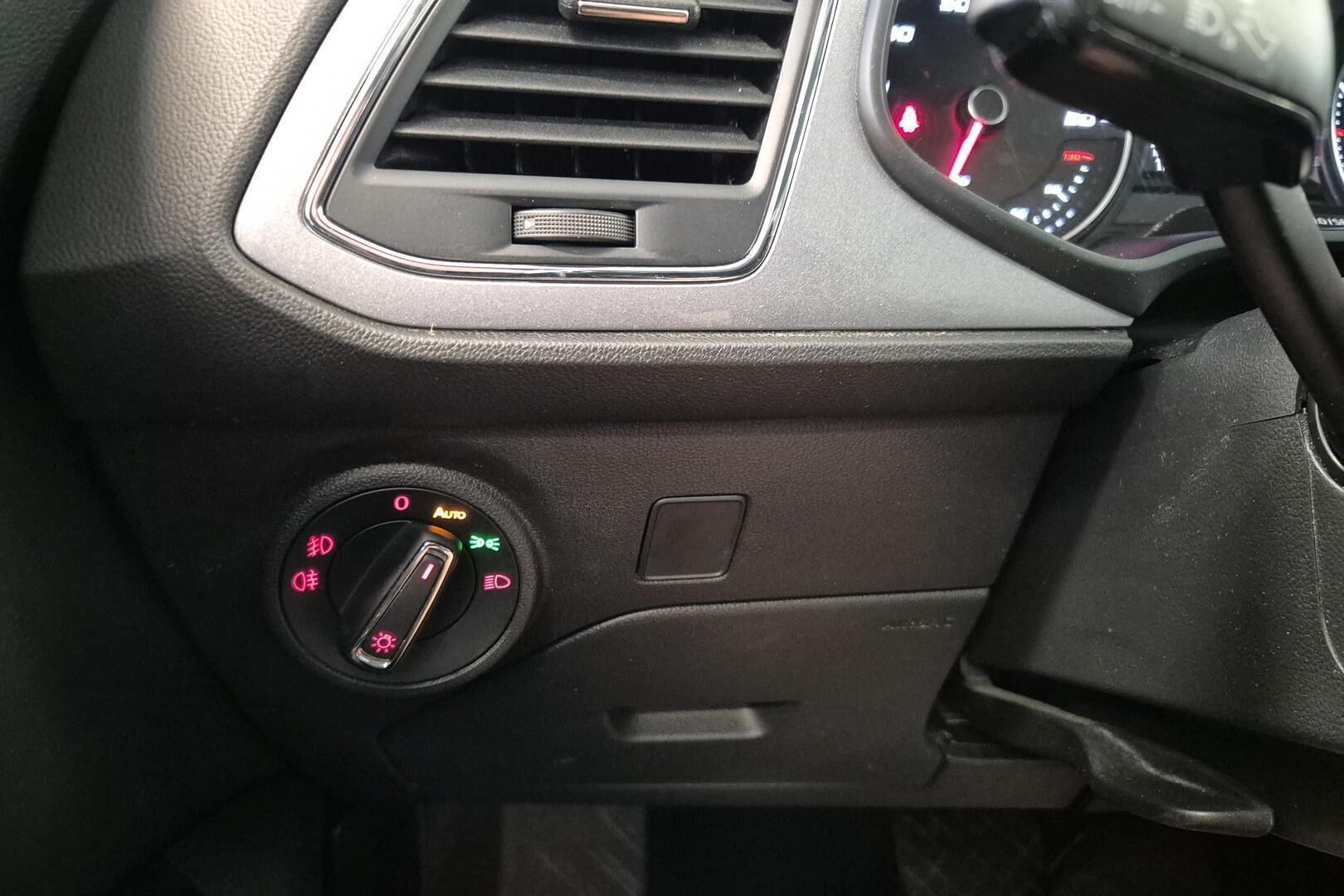 Seat Leon iso kuva 11