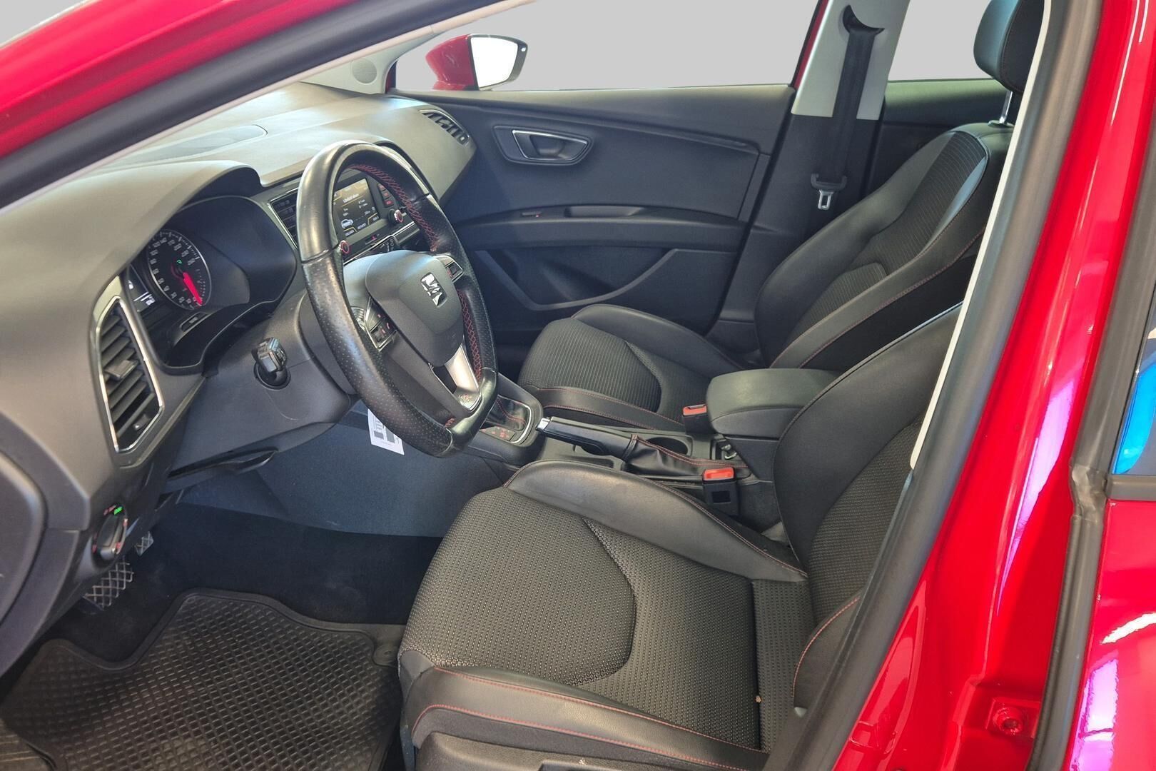 Seat Leon iso kuva 4