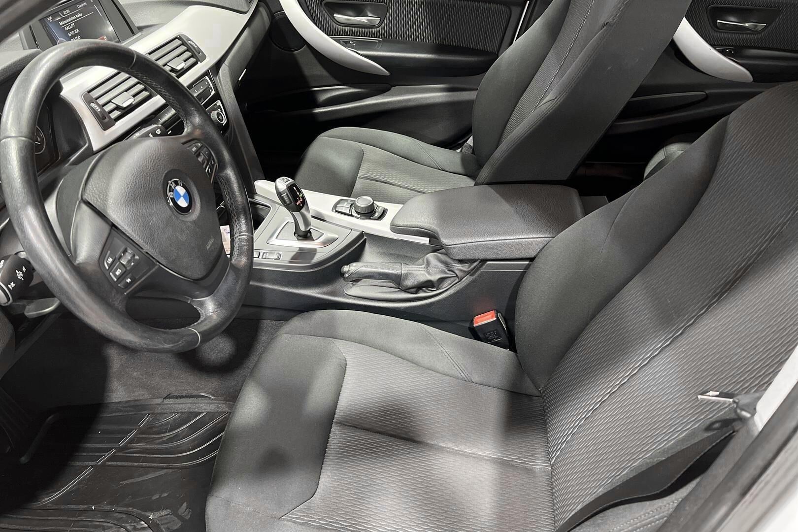 BMW 3-sarja iso kuva 9